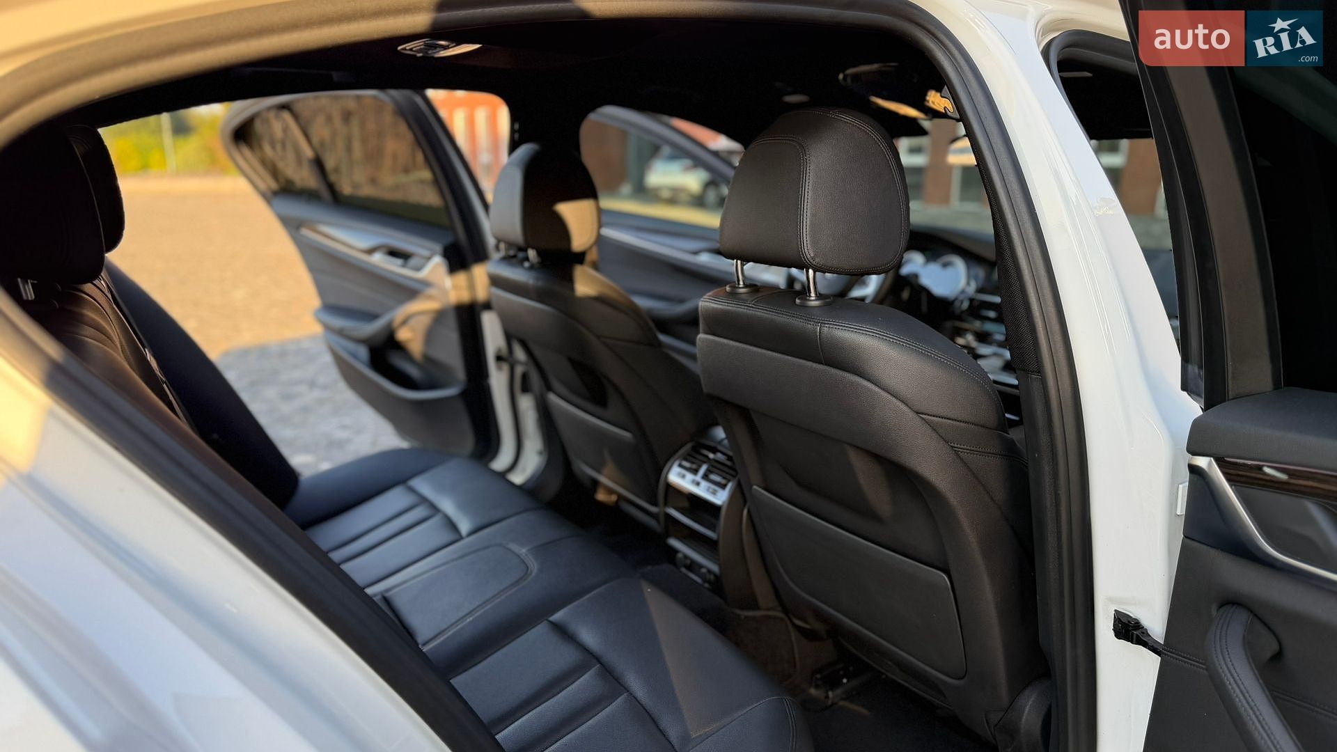 BMW 5 Series 2018 VIN WBAJB1C51JB085039 фото оголошення 14 з 18