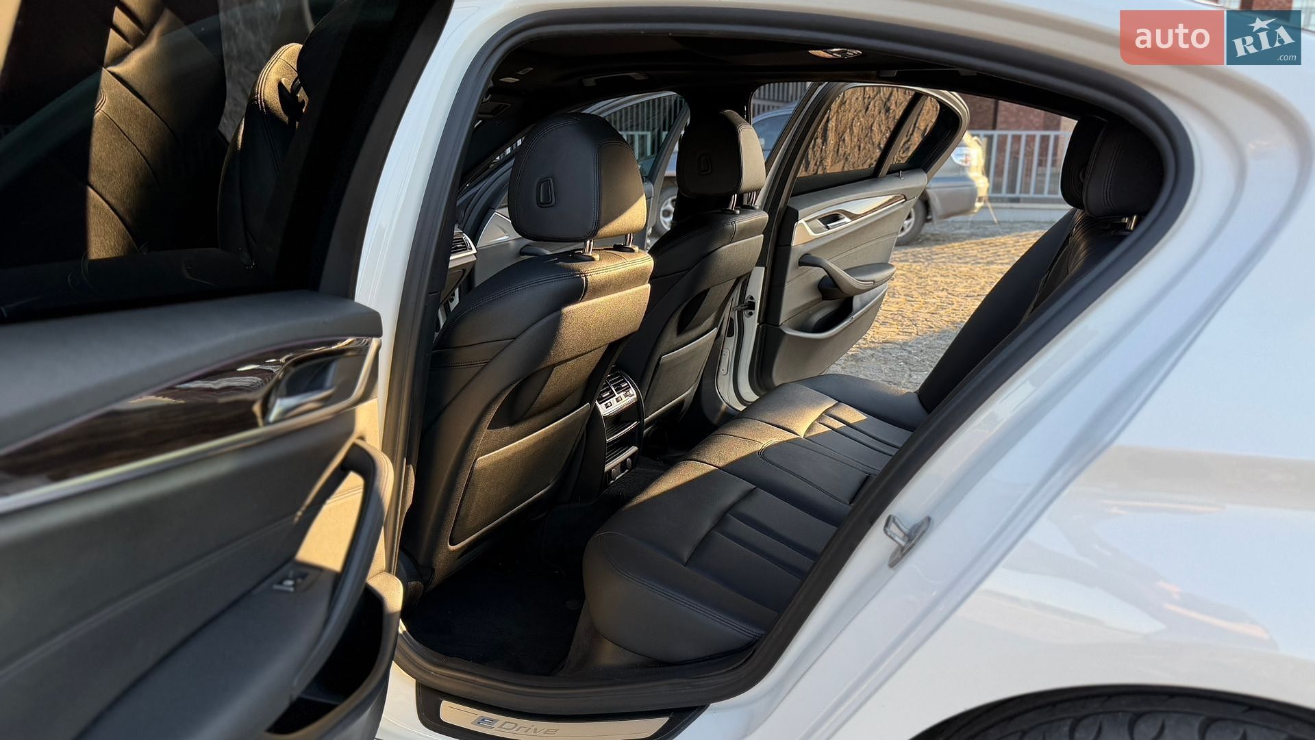 BMW 5 Series 2018 VIN WBAJB1C51JB085039 фото оголошення 15 з 18