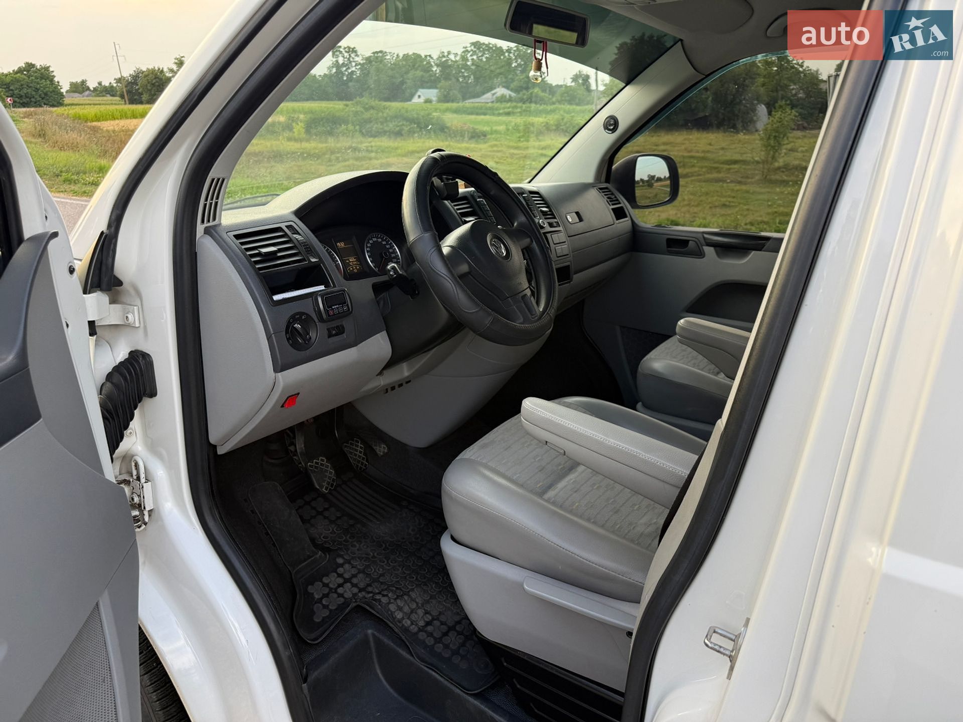 Volkswagen Transporter 2010 VIN WV1ZZZ7HZAH260152 фото оголошення 7 з 15