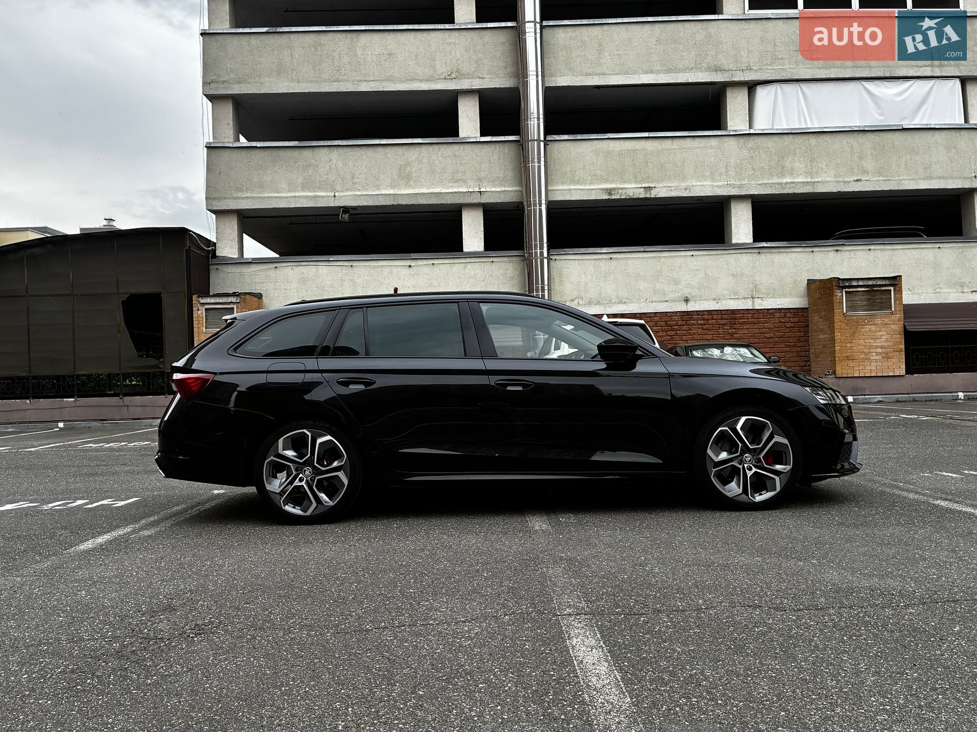 Skoda Octavia 2023 VIN TMBLK0NX1PY006401 фото оголошення 14 з 220