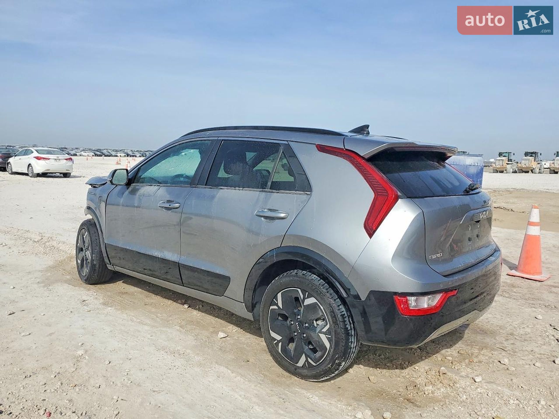 Kia Niro 2023 VIN KNDCR3L10P5071480 фото оголошення 4 з 13