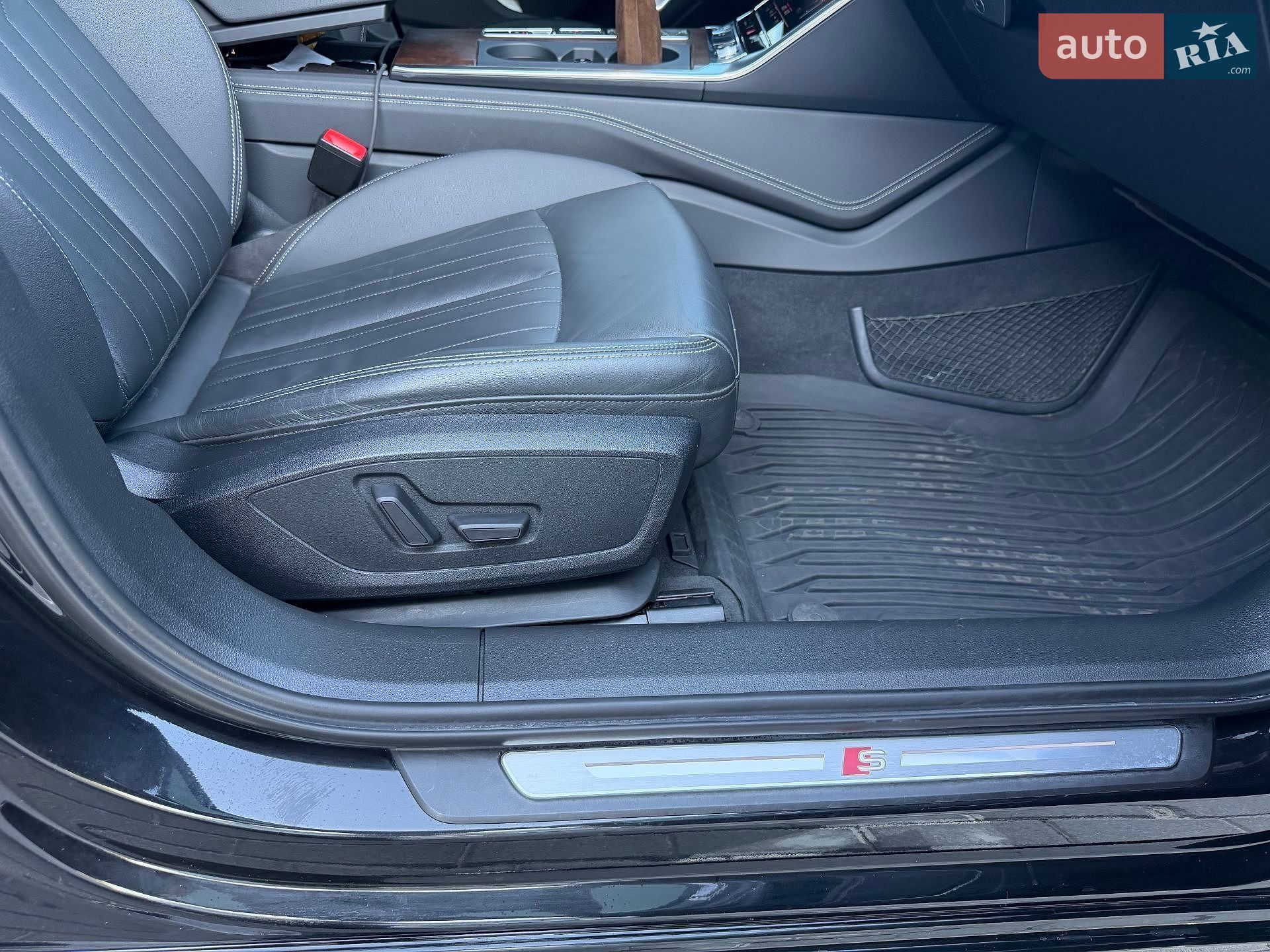 Audi A6 2019 VIN WAUL2AF25KN101589 фото оголошення 26 з 51