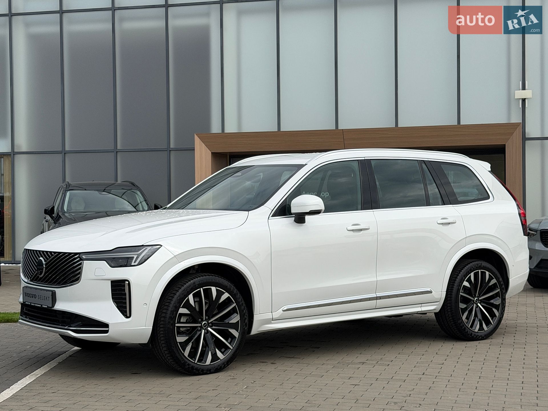 Volvo XC90 2025 VIN YV1LFM1V4T1473535 фото оголошення 2 з 26