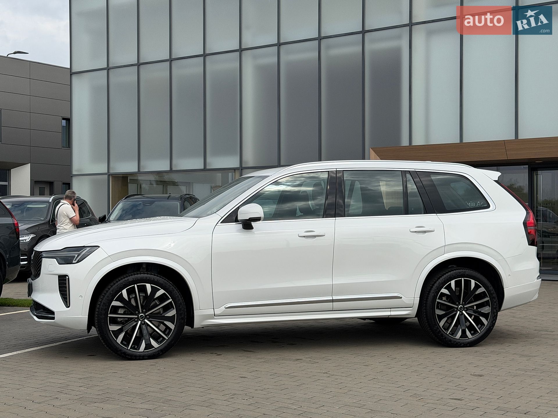 Volvo XC90 2025 VIN YV1LFM1V4T1473535 фото оголошення 3 з 26