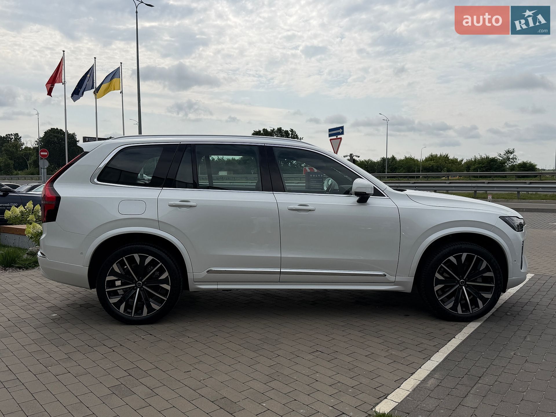 Volvo XC90 2025 VIN YV1LFM1V4T1473535 фото оголошення 9 з 26