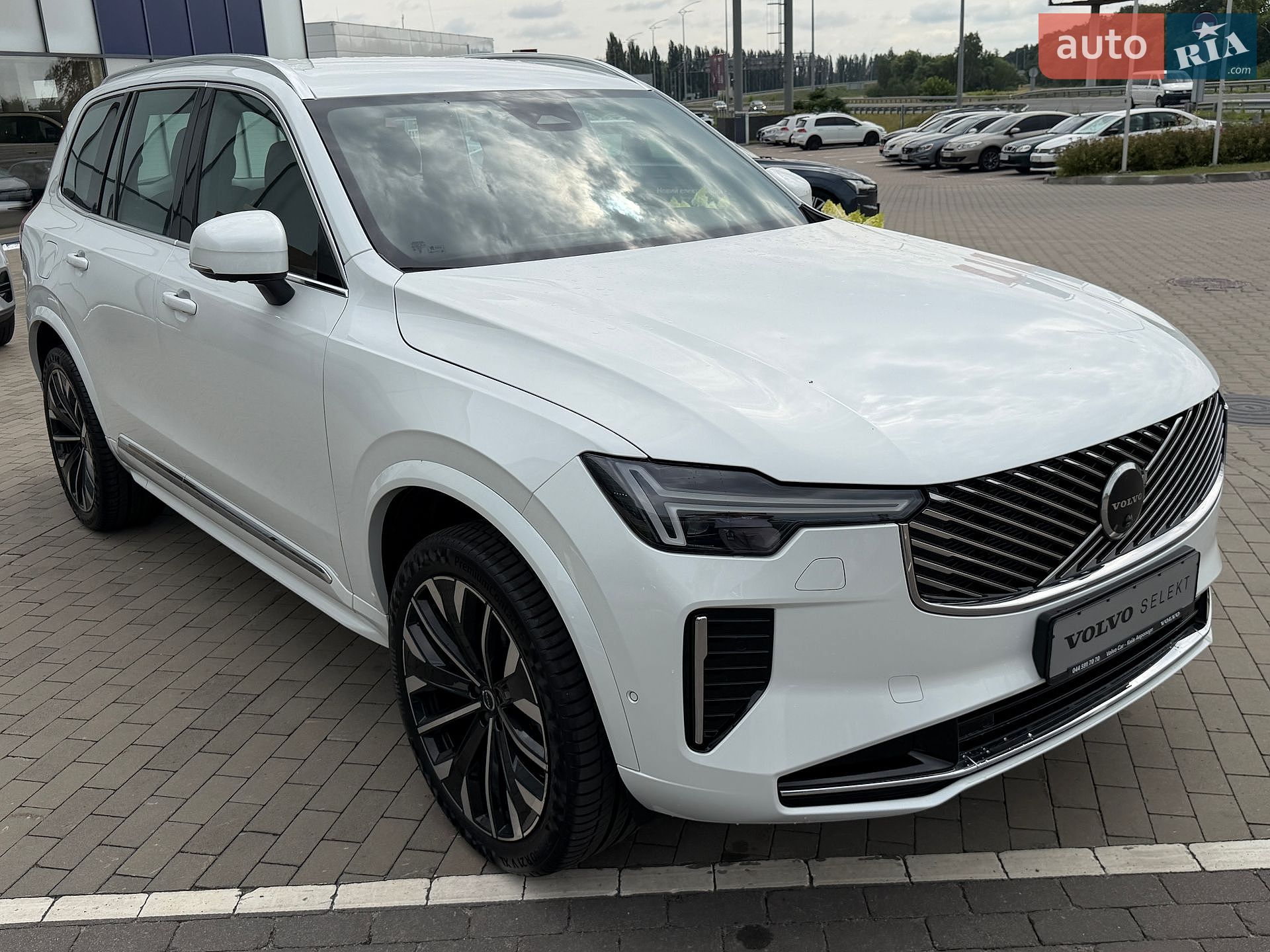 Volvo XC90 2025 VIN YV1LFM1V4T1473535 фото оголошення 10 з 26