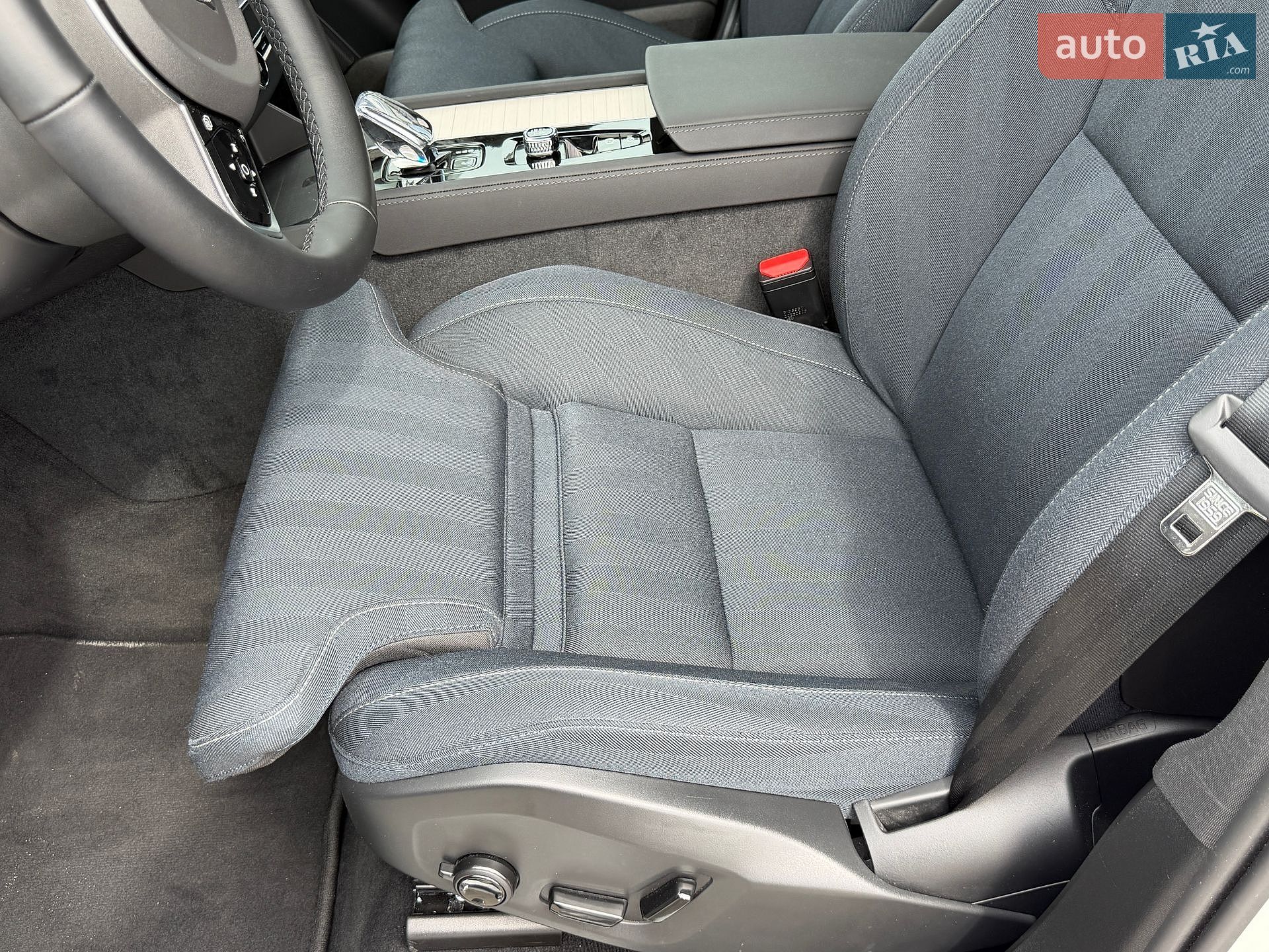 Volvo XC90 2025 VIN YV1LFM1V4T1473535 фото оголошення 14 з 26