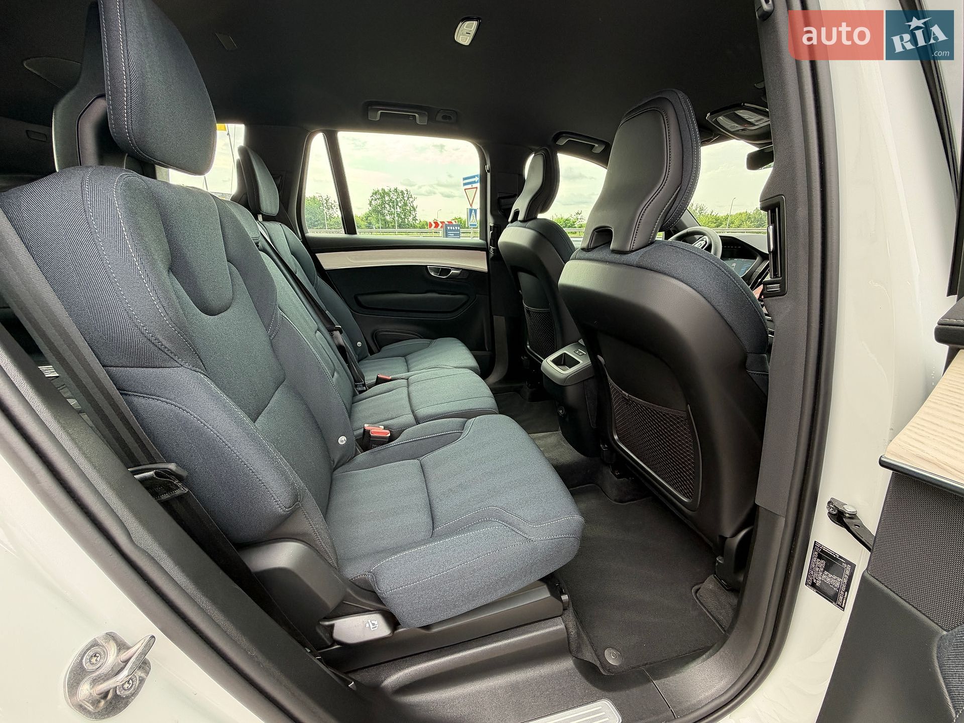 Volvo XC90 2025 VIN YV1LFM1V4T1473535 фото оголошення 19 з 26