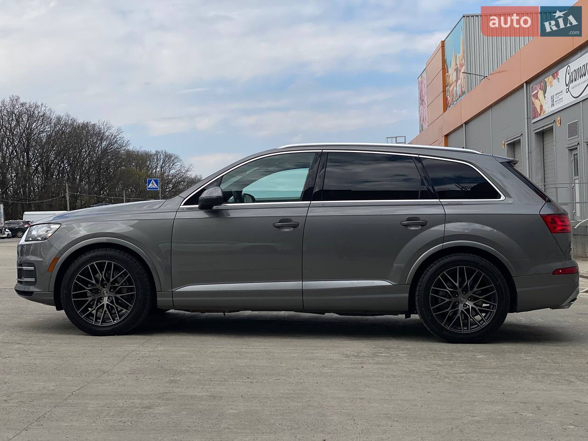 Audi Q7 2017 VIN WA1VAAF71HD046285 фото оголошення 8 з 76