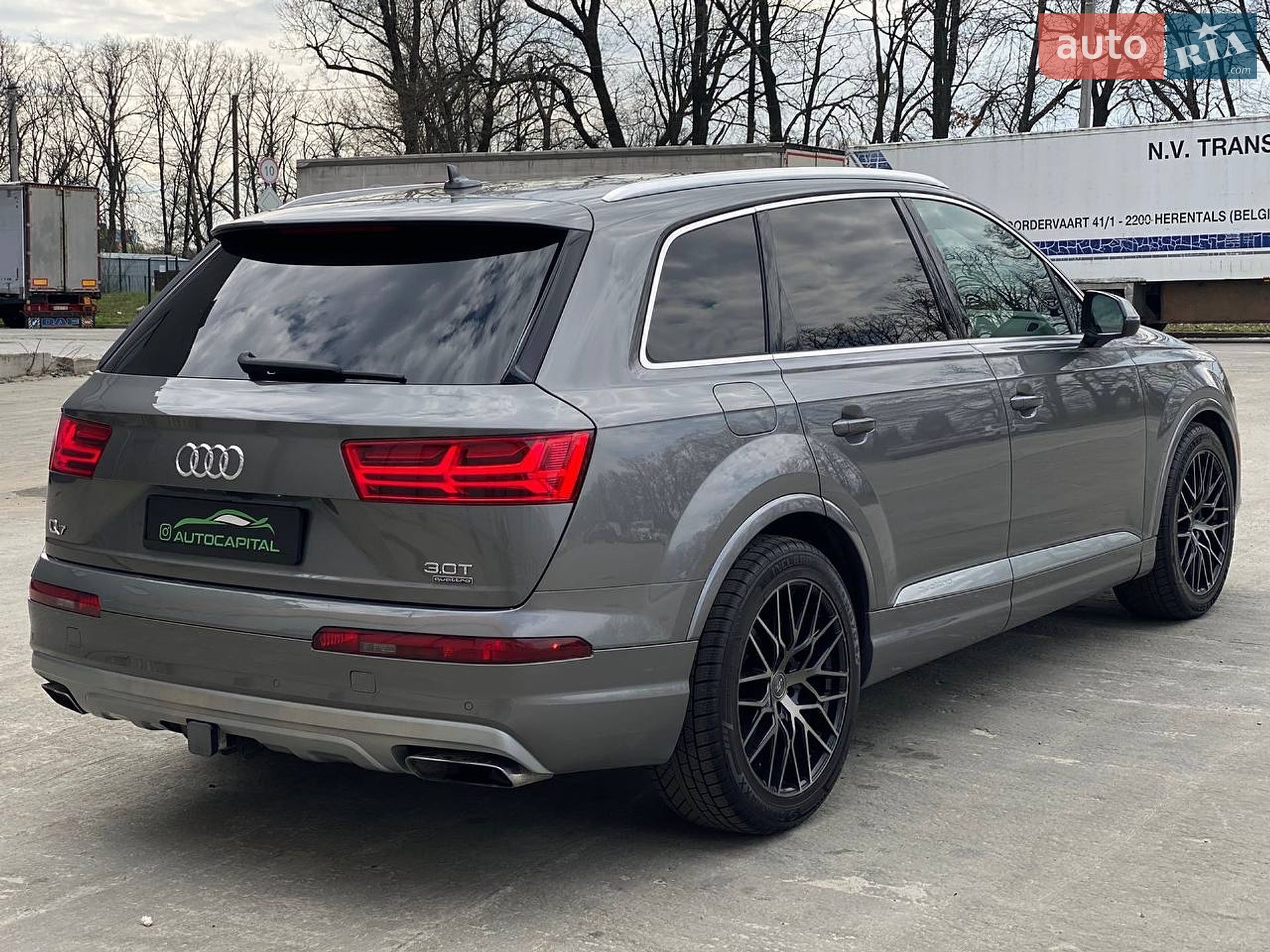 Audi Q7 2017 VIN WA1VAAF71HD046285 фото оголошення 10 з 76