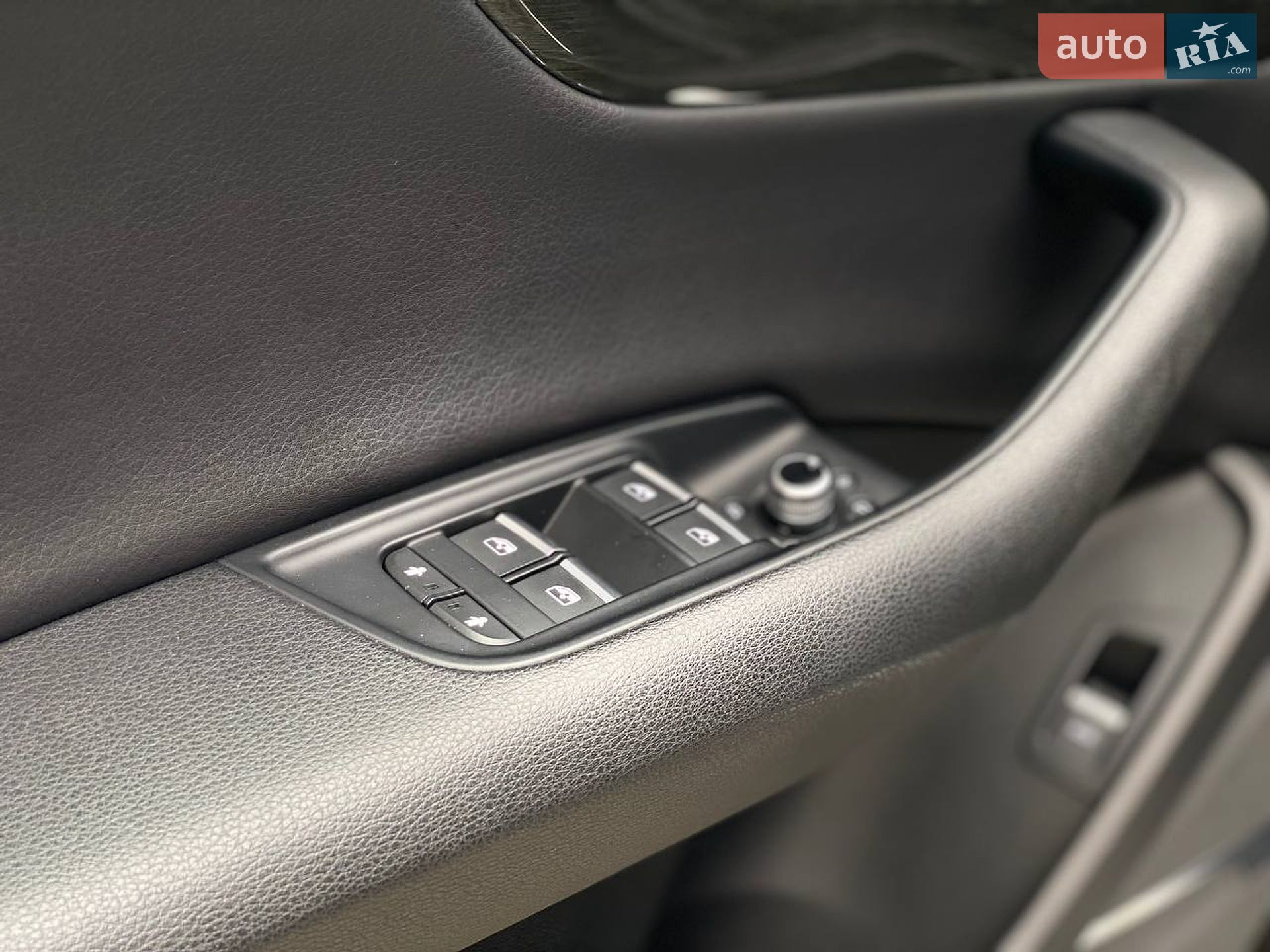 Audi Q7 2017 VIN WA1VAAF71HD046285 фото оголошення 22 з 76