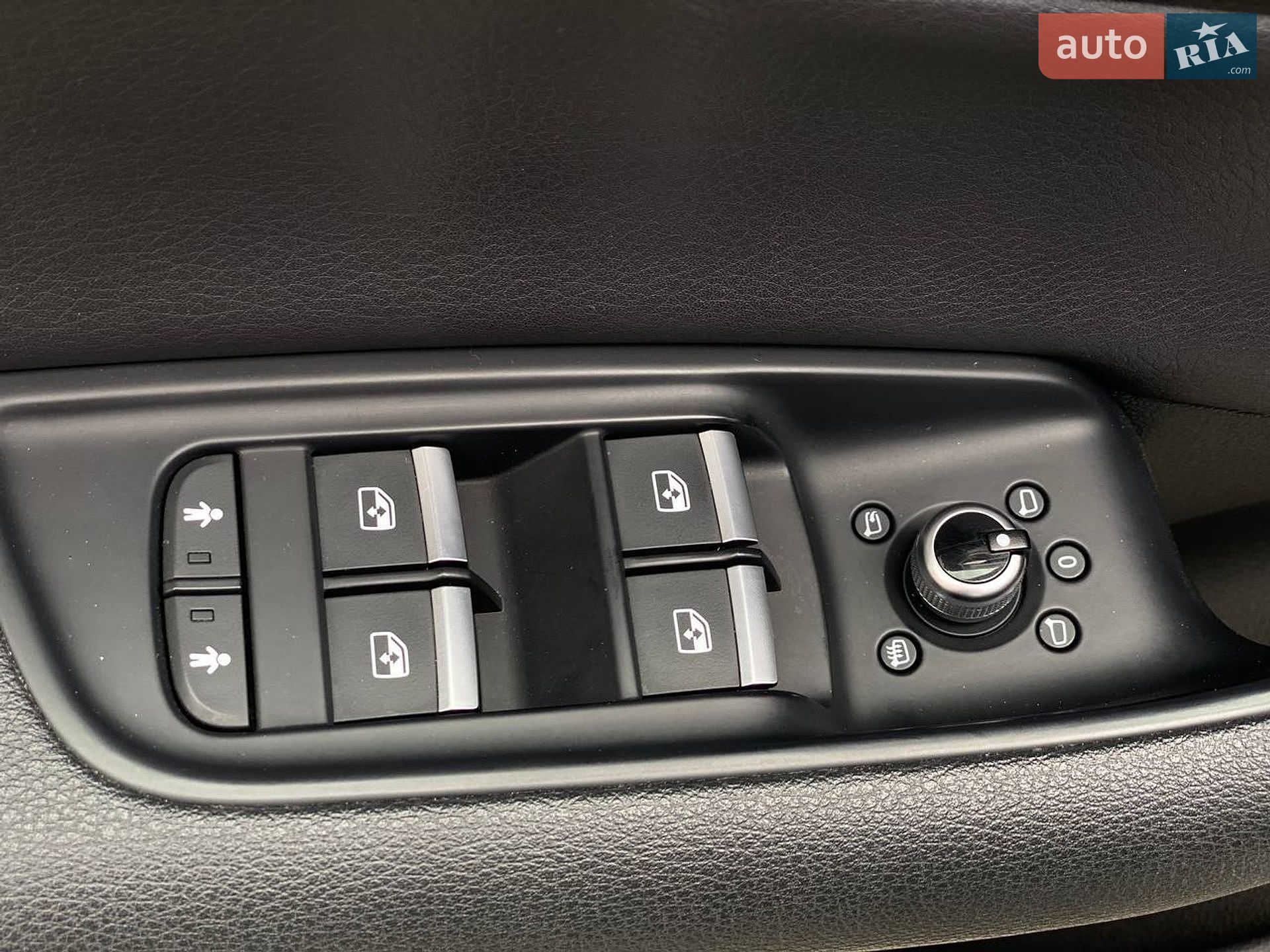 Audi Q7 2017 VIN WA1VAAF71HD046285 фото оголошення 23 з 76