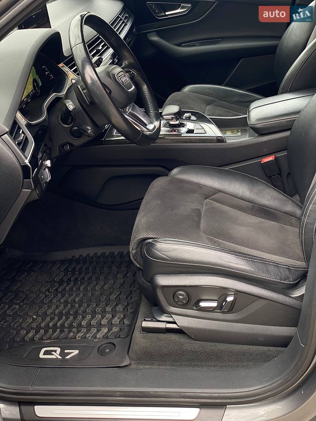Audi Q7 2017 VIN WA1VAAF71HD046285 фото оголошення 25 з 76