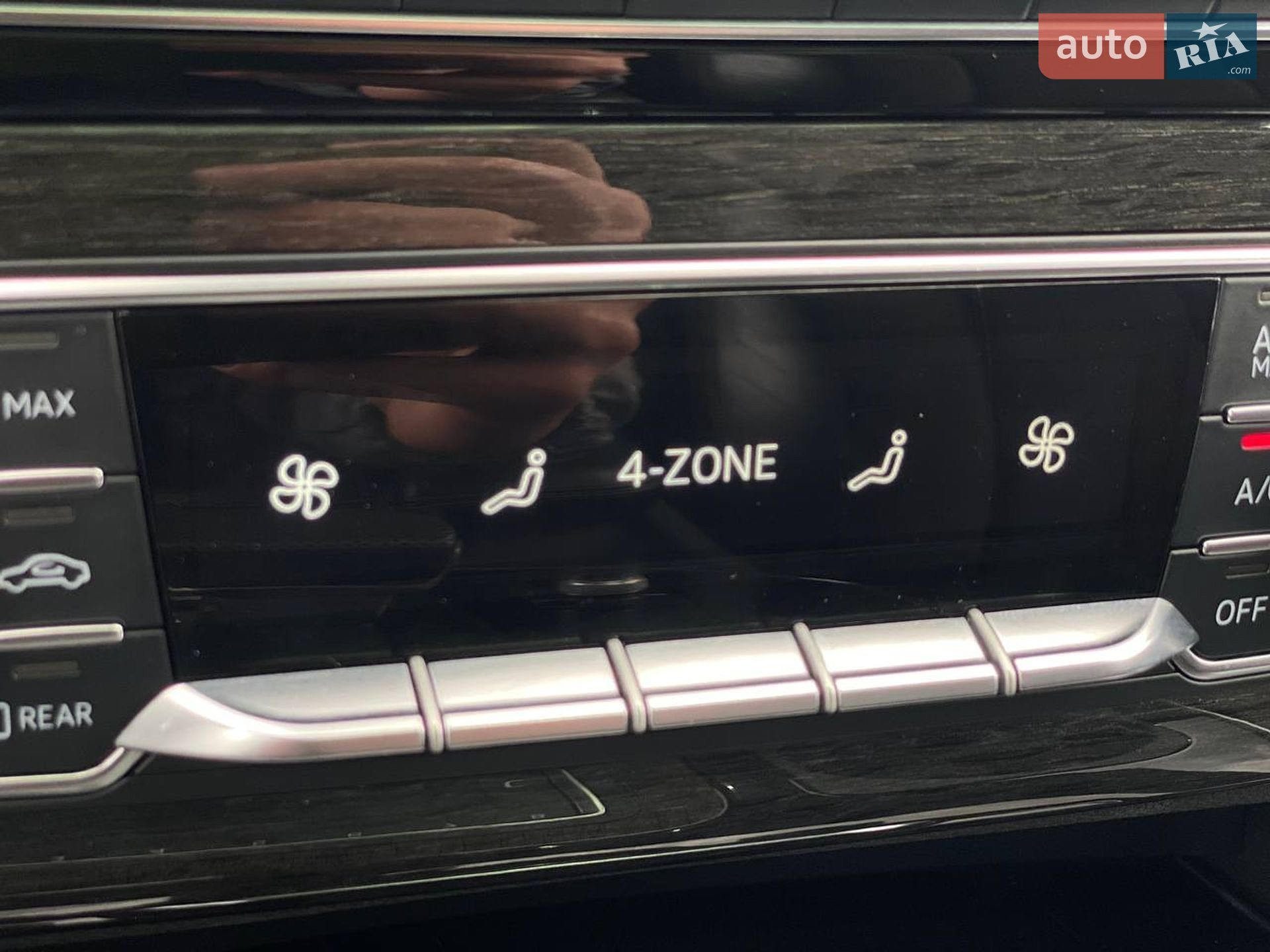 Audi Q7 2017 VIN WA1VAAF71HD046285 фото оголошення 48 з 76