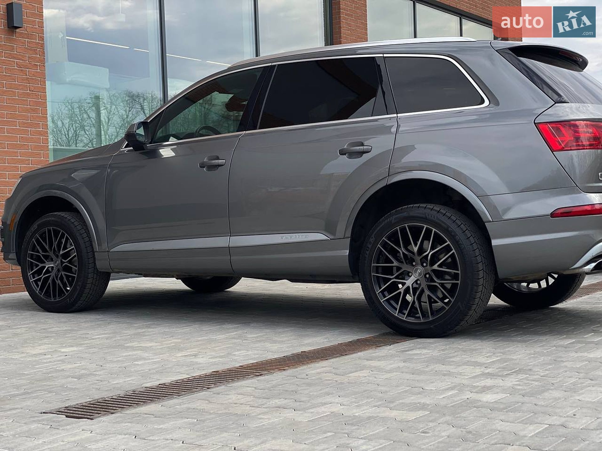 Audi Q7 2017 VIN WA1VAAF71HD046285 фото оголошення 56 з 76
