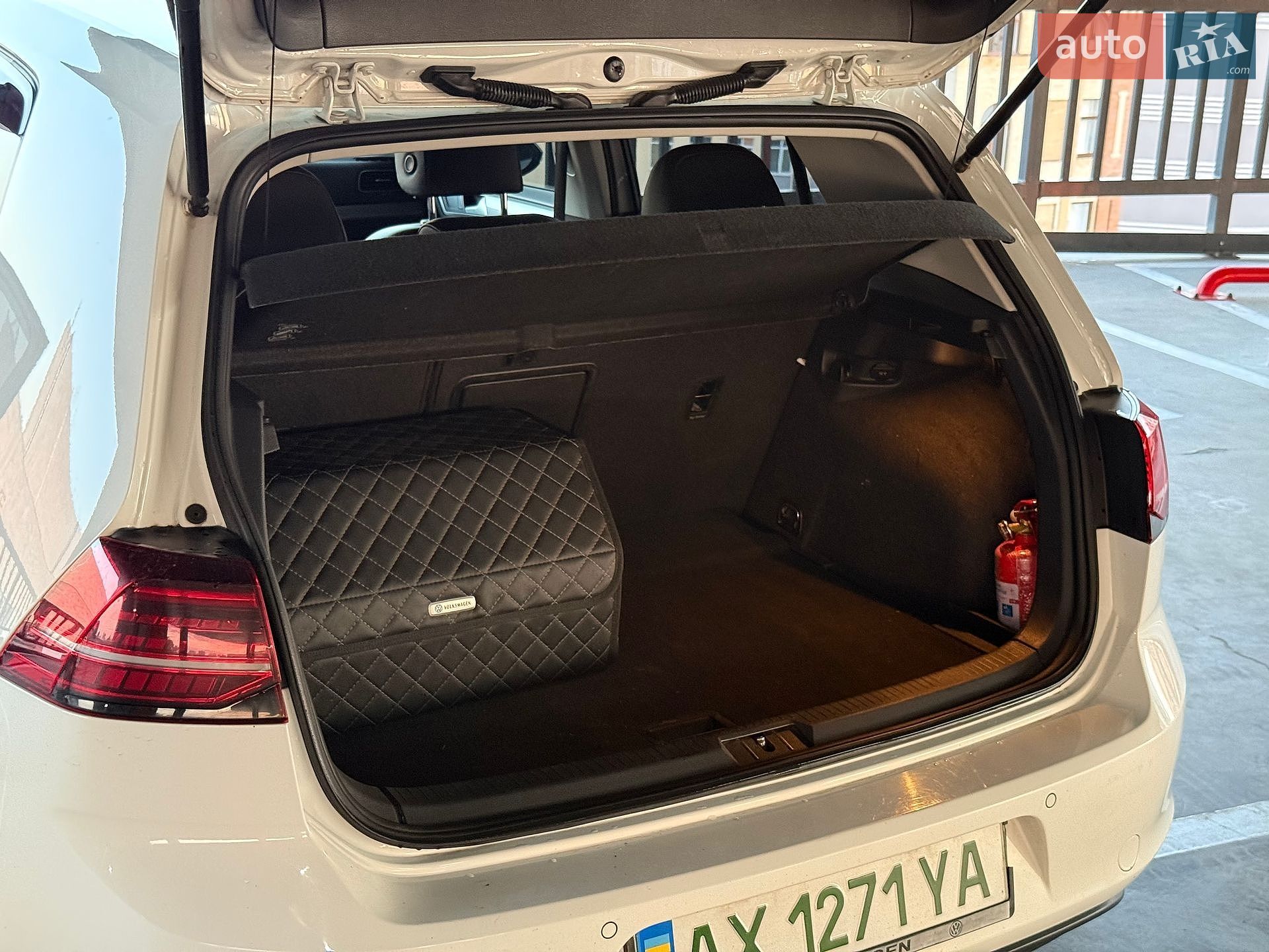 Volkswagen e-Golf 2015 VIN WVWPP7AU0FW910810 фото оголошення 18 з 39