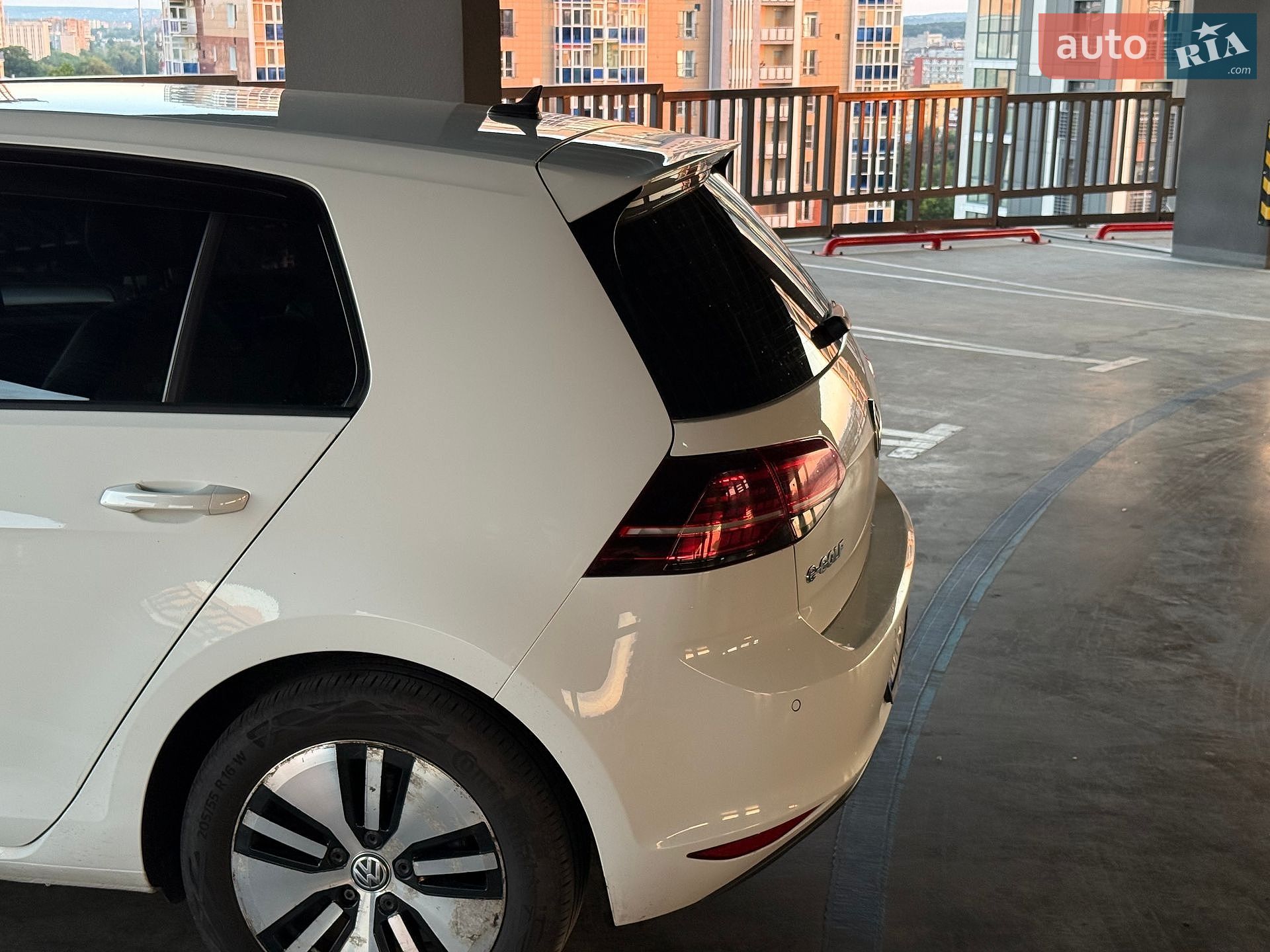 Volkswagen e-Golf 2015 VIN WVWPP7AU0FW910810 фото оголошення 14 з 39