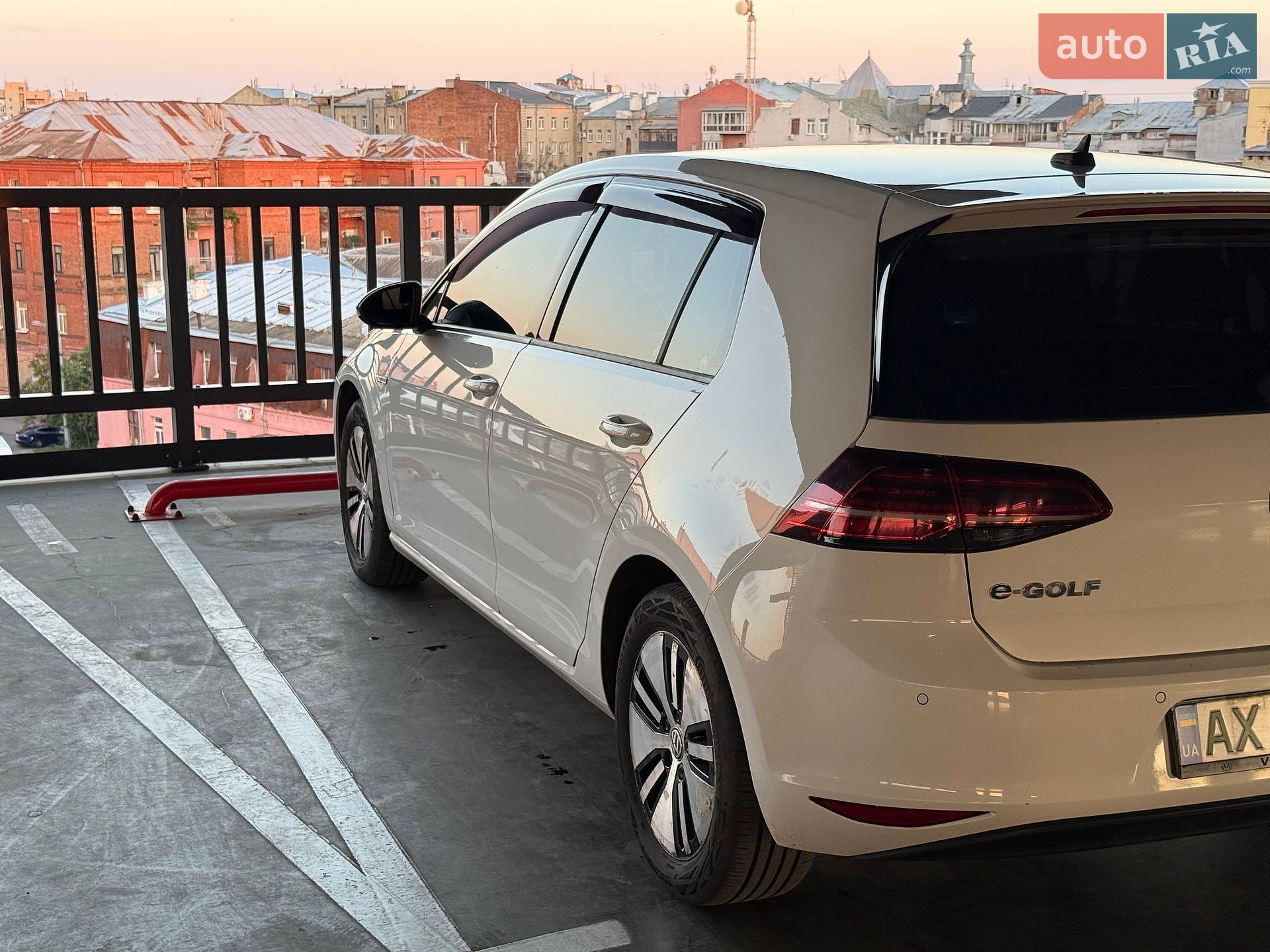 Volkswagen e-Golf 2015 VIN WVWPP7AU0FW910810 фото оголошення 10 з 39