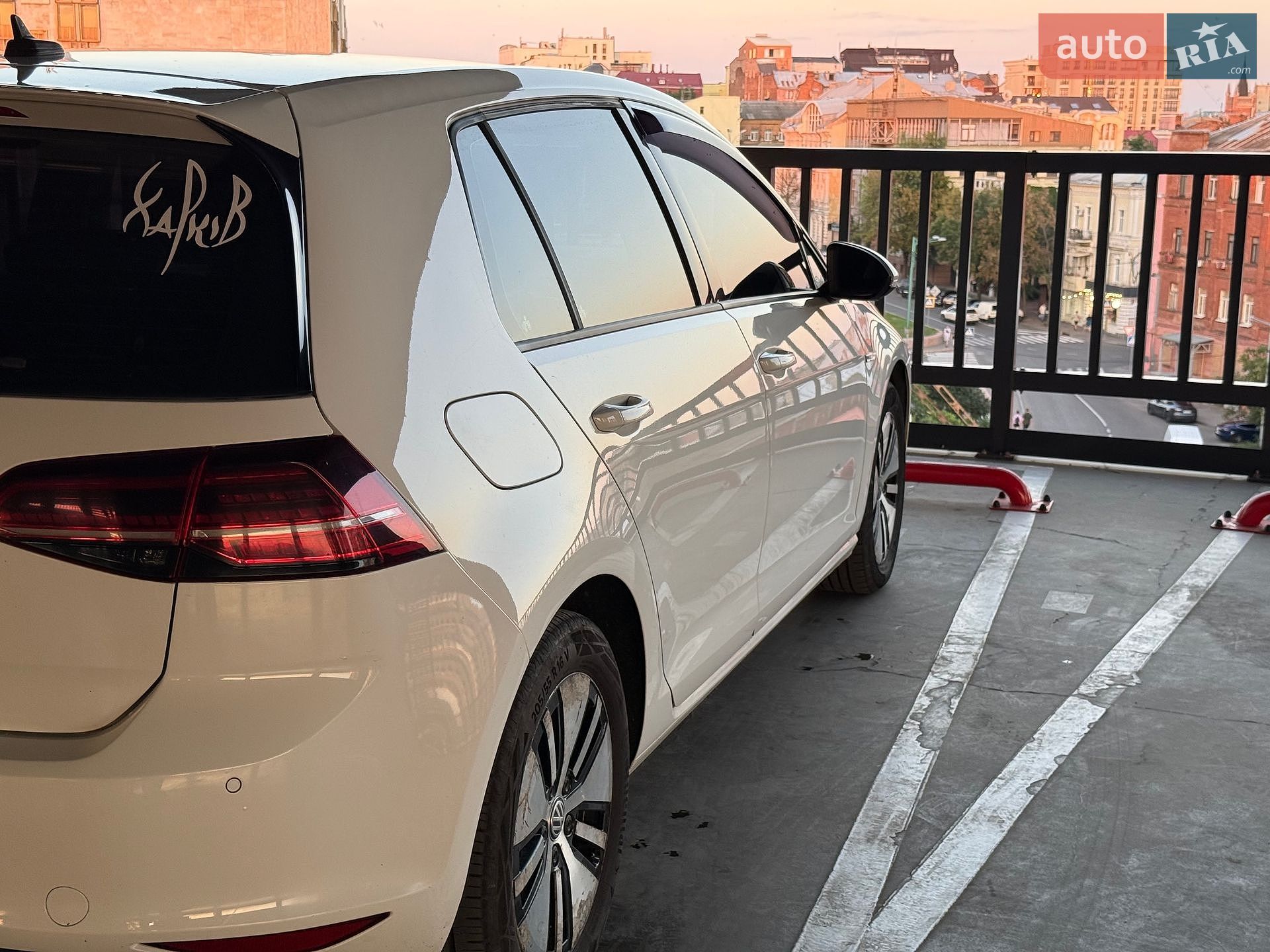 Volkswagen e-Golf 2015 VIN WVWPP7AU0FW910810 фото оголошення 7 з 39