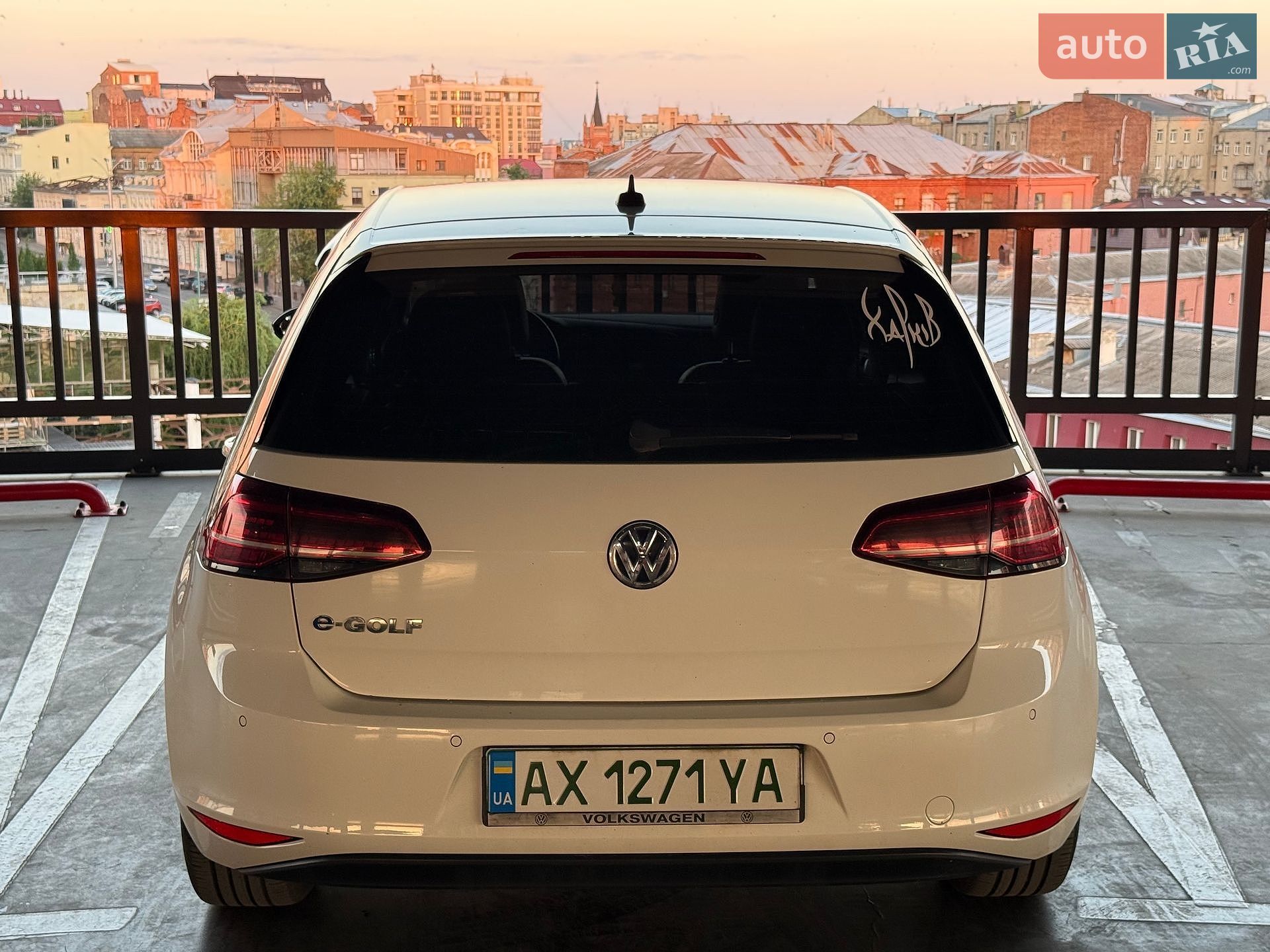 Volkswagen e-Golf 2015 VIN WVWPP7AU0FW910810 фото оголошення 8 з 39