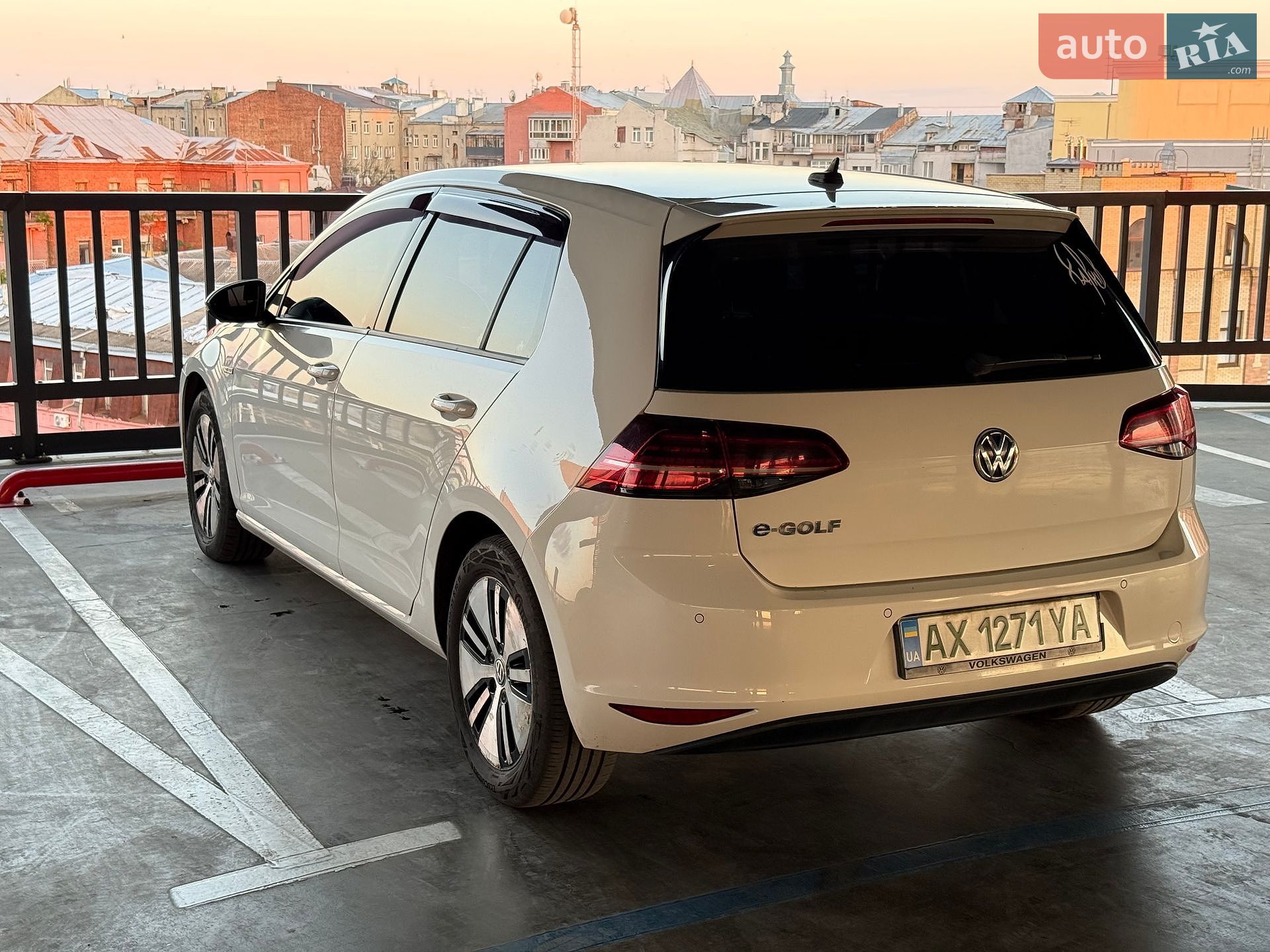 Volkswagen e-Golf 2015 VIN WVWPP7AU0FW910810 фото оголошення 9 з 39