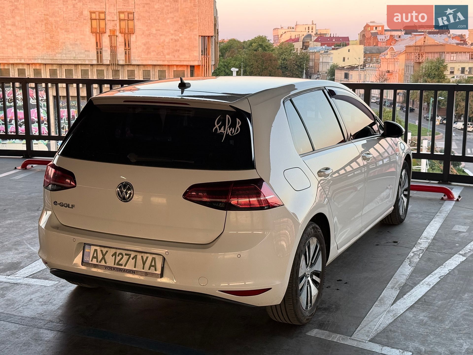 Volkswagen e-Golf 2015 VIN WVWPP7AU0FW910810 фото оголошення 6 з 39