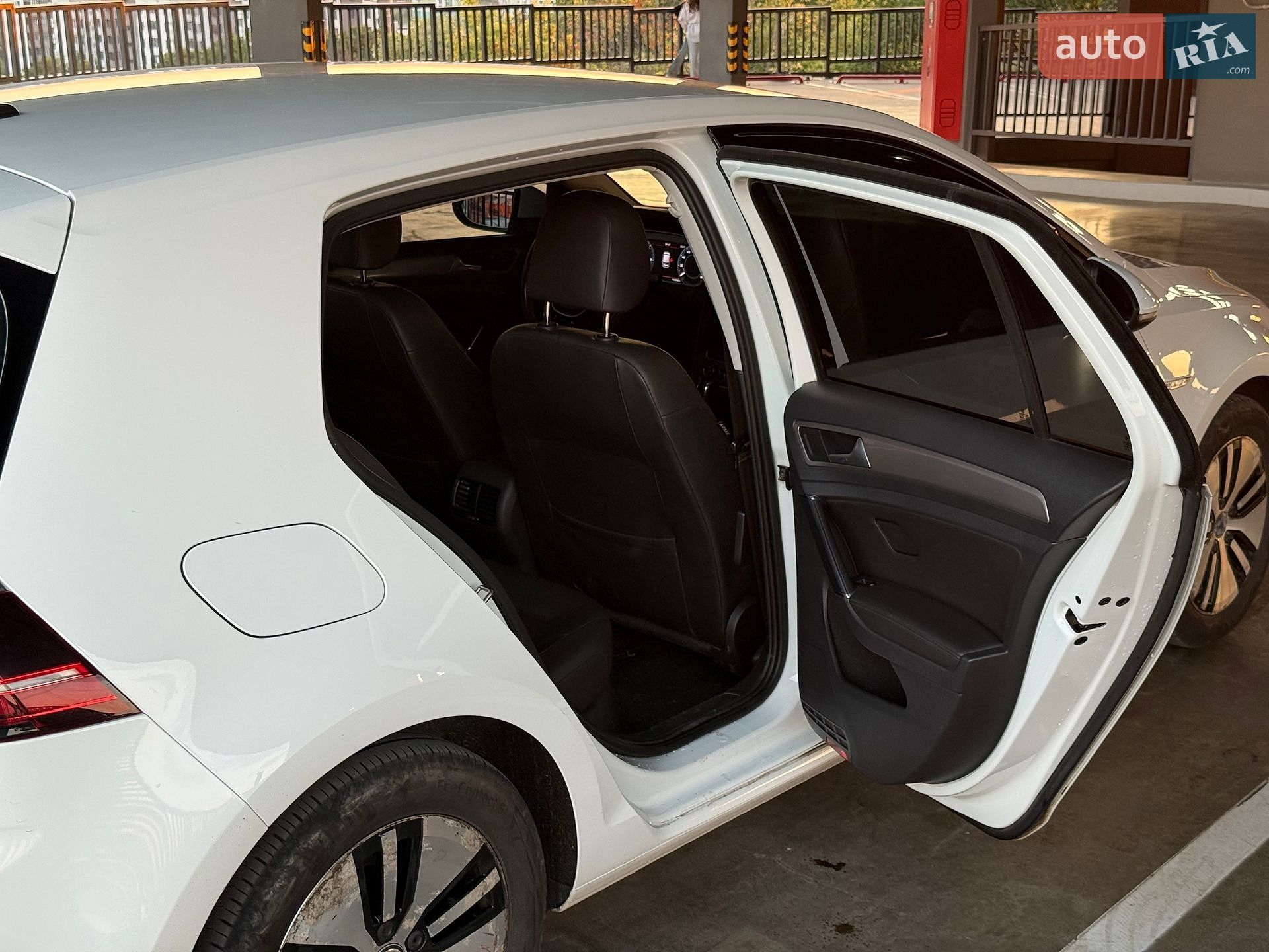 Volkswagen e-Golf 2015 VIN WVWPP7AU0FW910810 фото оголошення 25 з 39