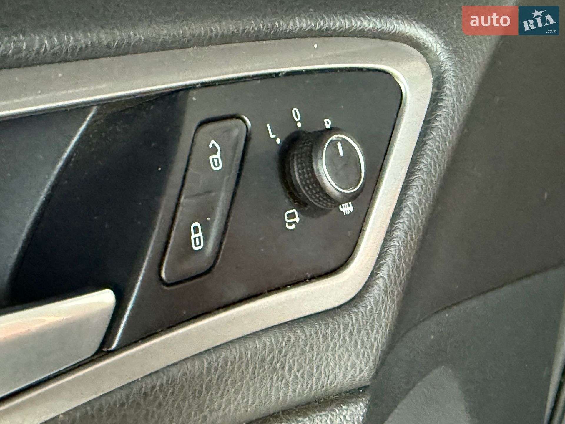 Volkswagen e-Golf 2015 VIN WVWPP7AU0FW910810 фото оголошення 35 з 39