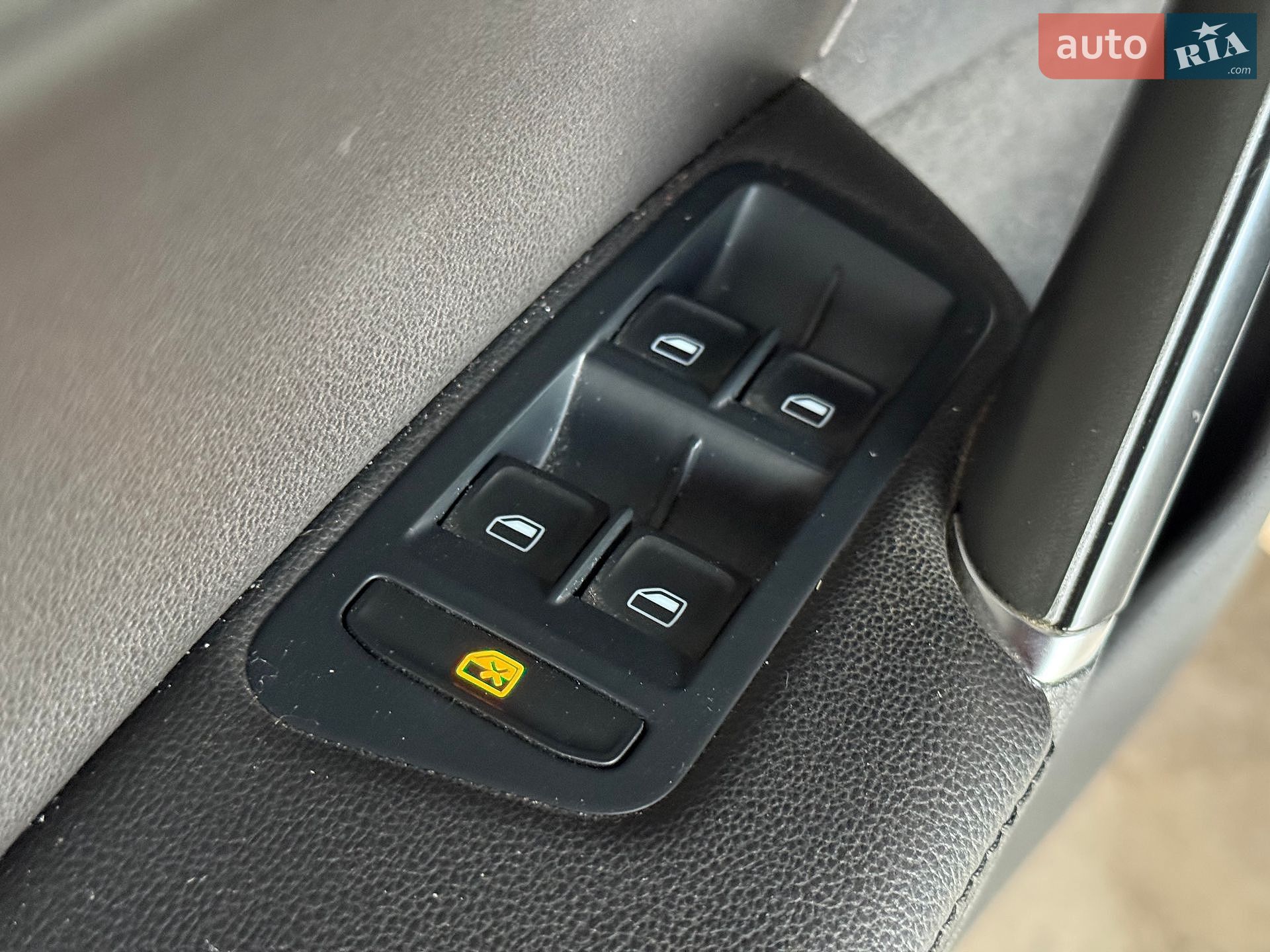 Volkswagen e-Golf 2015 VIN WVWPP7AU0FW910810 фото оголошення 36 з 39
