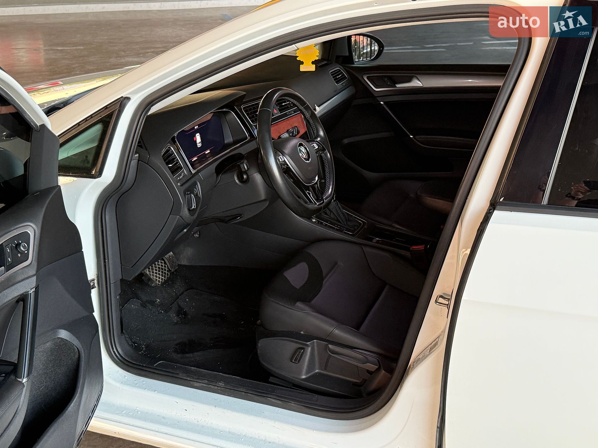 Volkswagen e-Golf 2015 VIN WVWPP7AU0FW910810 фото оголошення 26 з 39