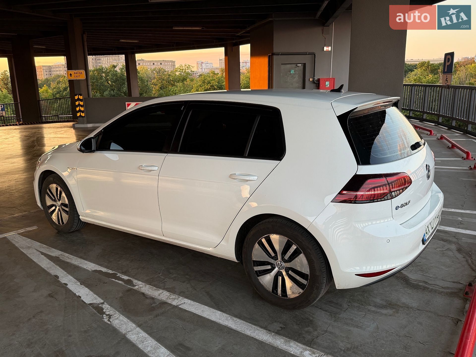 Volkswagen e-Golf 2015 VIN WVWPP7AU0FW910810 фото оголошення 5 з 39