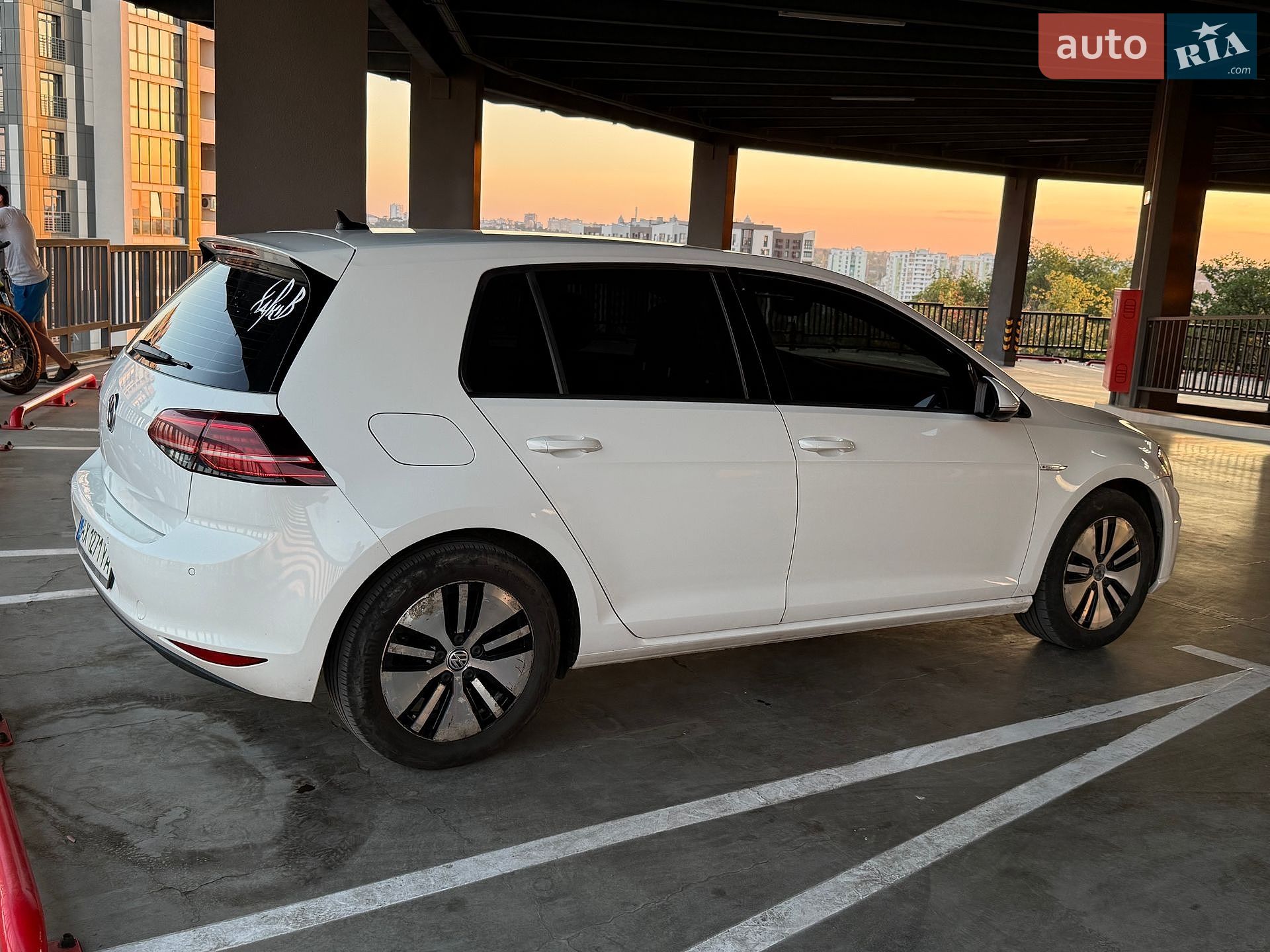 Volkswagen e-Golf 2015 VIN WVWPP7AU0FW910810 фото оголошення 4 з 39