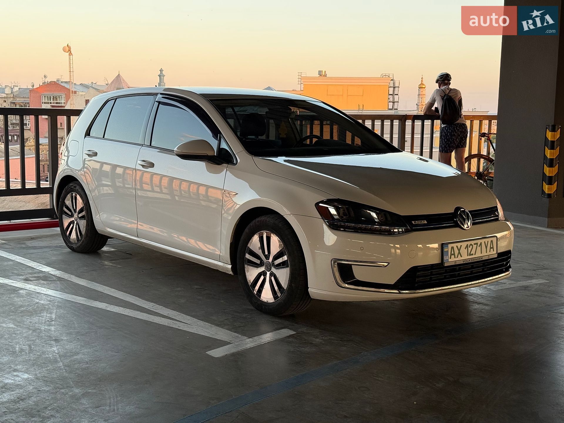 Volkswagen e-Golf 2015 VIN WVWPP7AU0FW910810 фото оголошення 2 з 39