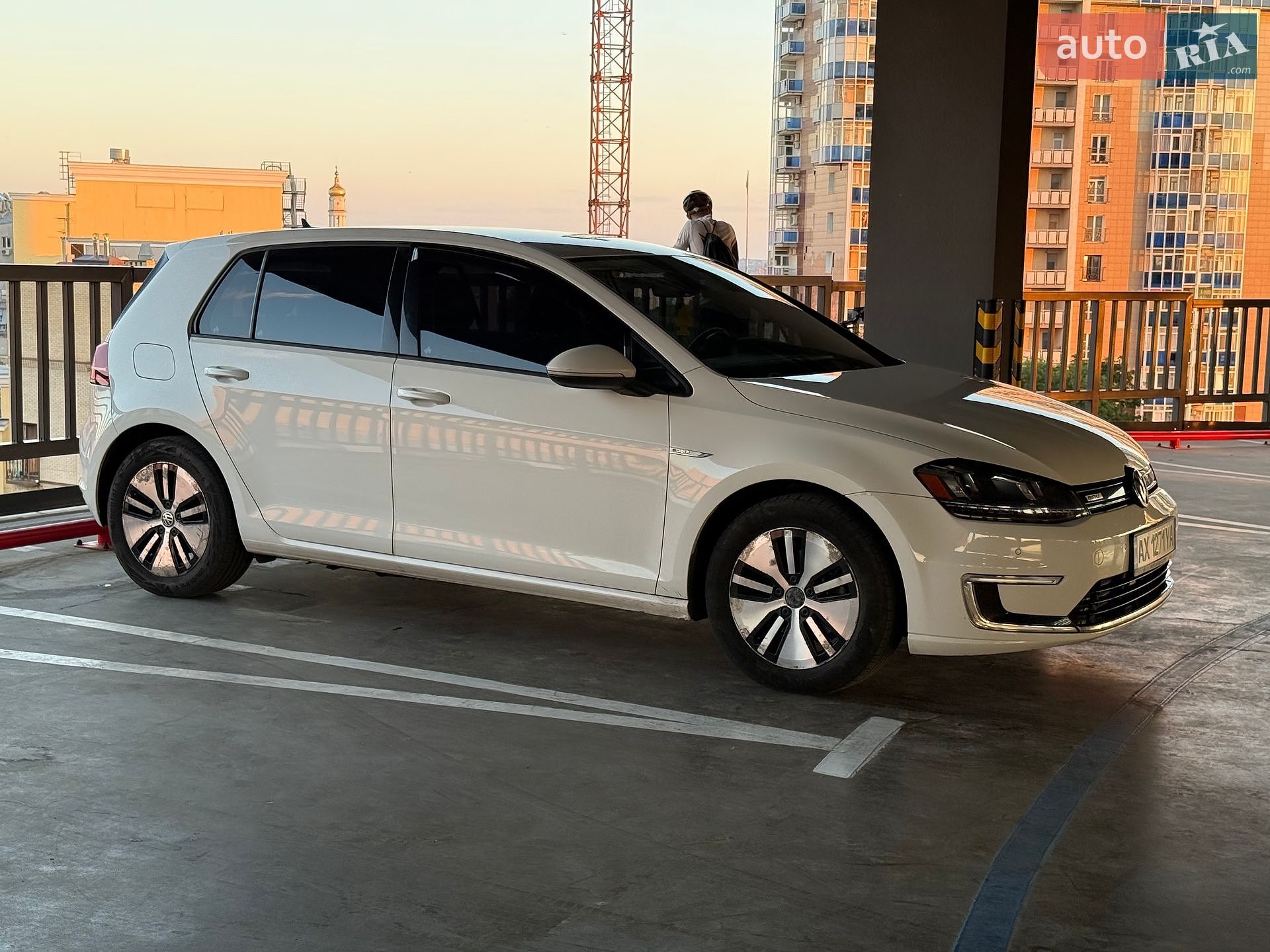 Volkswagen e-Golf 2015 VIN WVWPP7AU0FW910810 фото оголошення 3 з 39