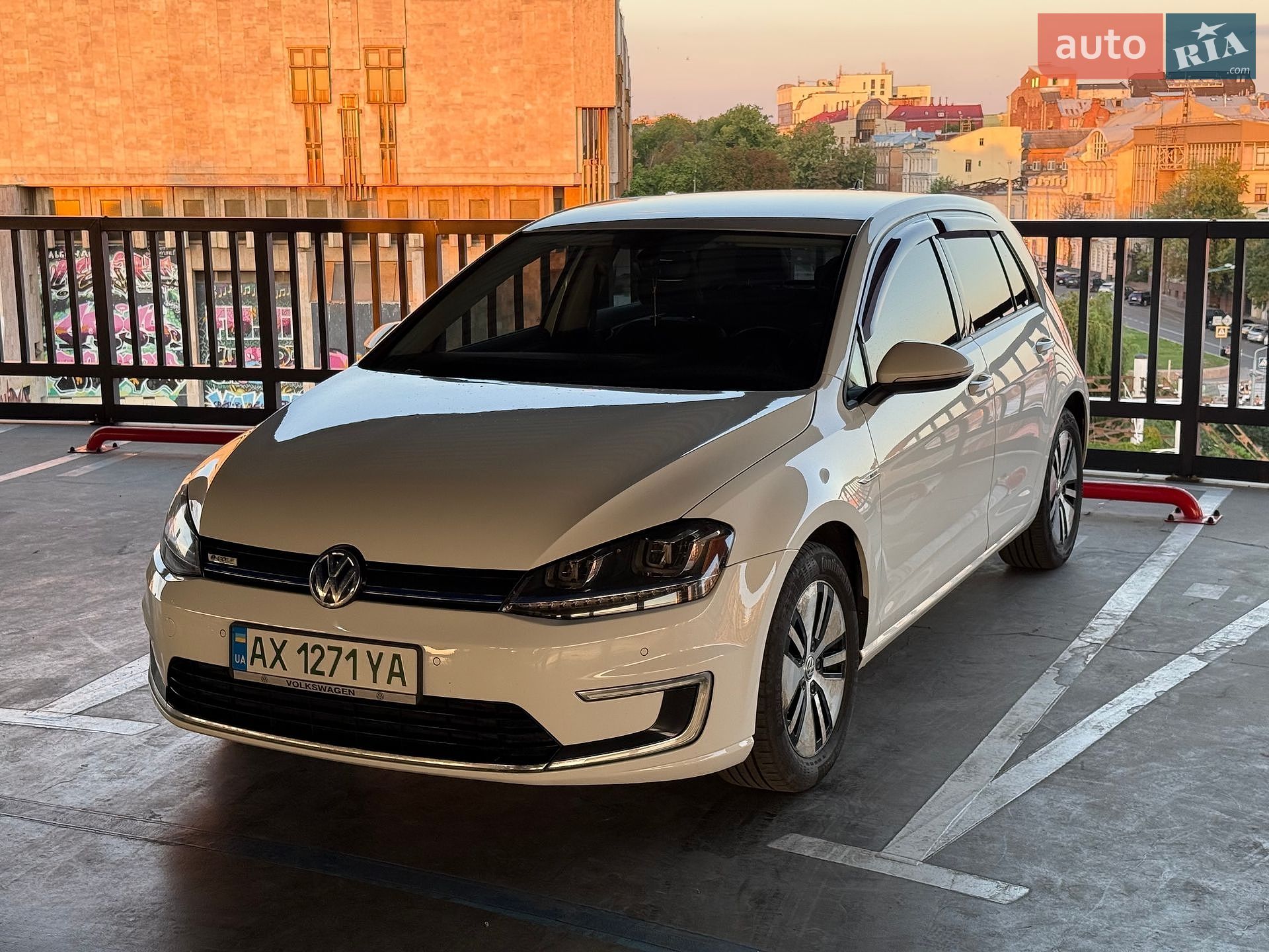 Volkswagen e-Golf 2015 VIN WVWPP7AU0FW910810 фото оголошення 13 з 39