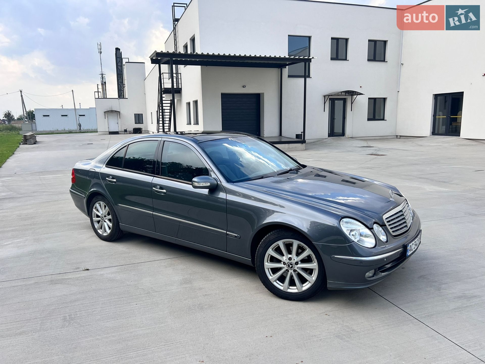 Mercedes-Benz E-Class 2005 VIN WDB2110221A882246 фото оголошення 2 з 23