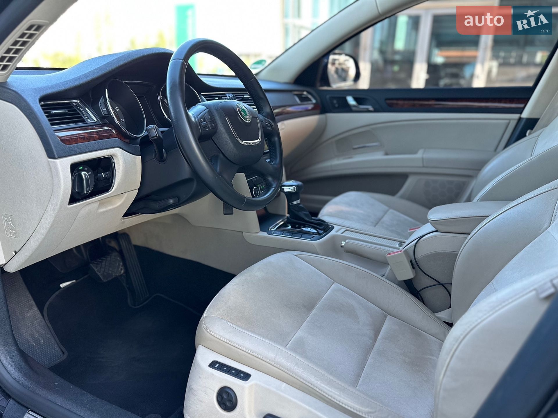 Skoda Superb 2012 VIN TMBAB93T6C9013859 фото оголошення 10 з 29