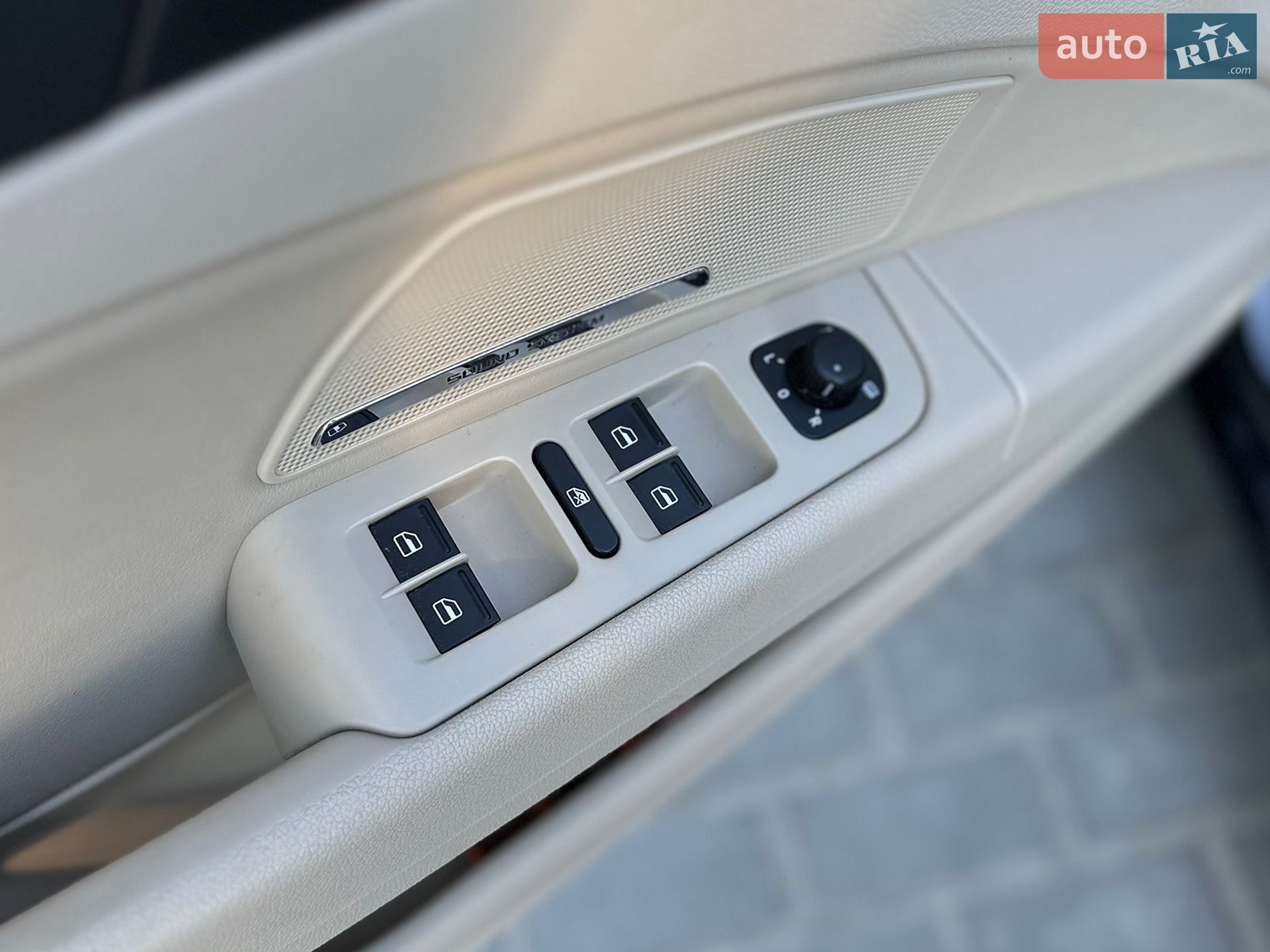 Skoda Superb 2012 VIN TMBAB93T6C9013859 фото оголошення 24 з 29