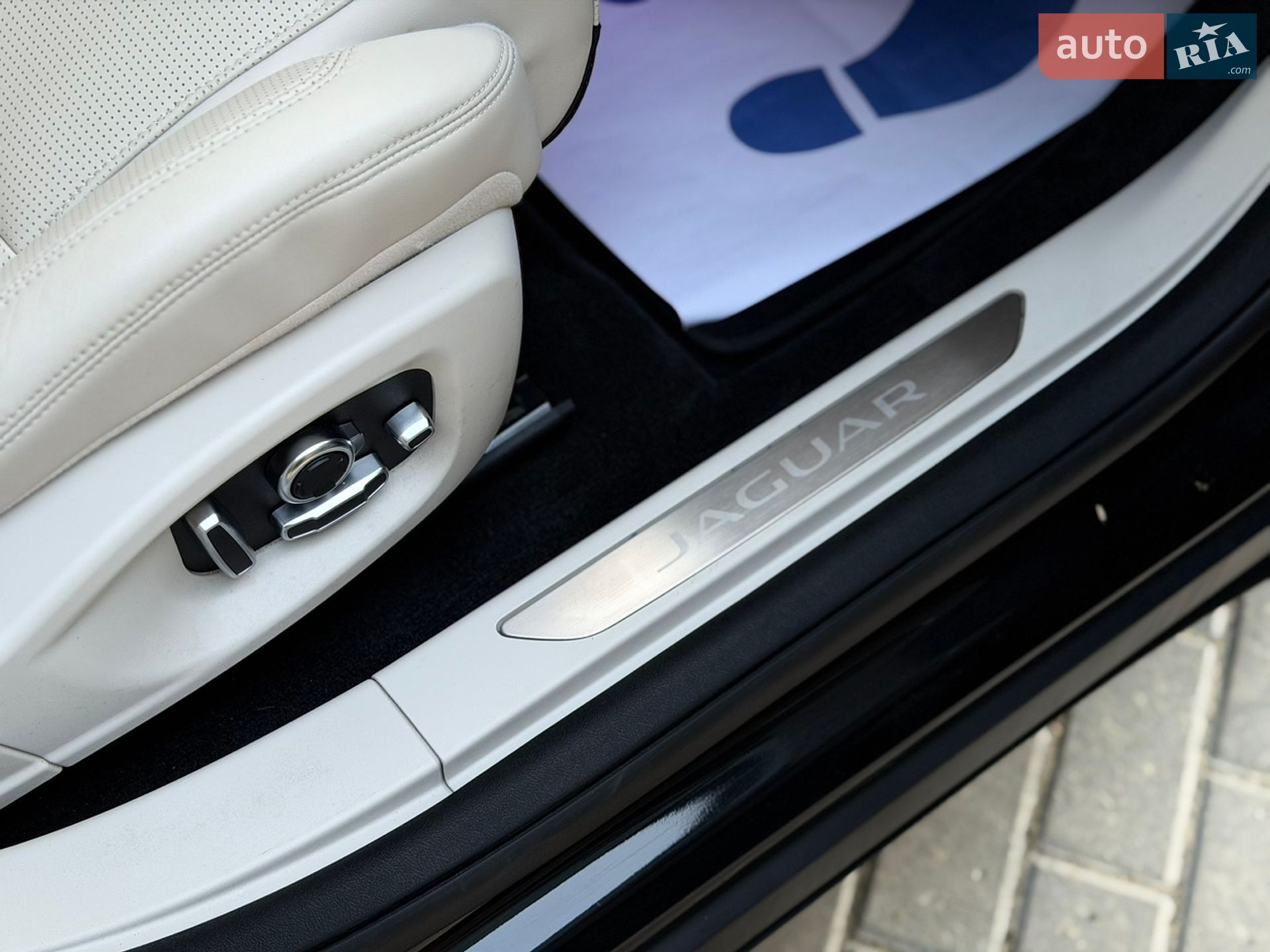 Jaguar I-Pace 2018 VIN SADHA2B15K1F63423 фото оголошення 12 з 71