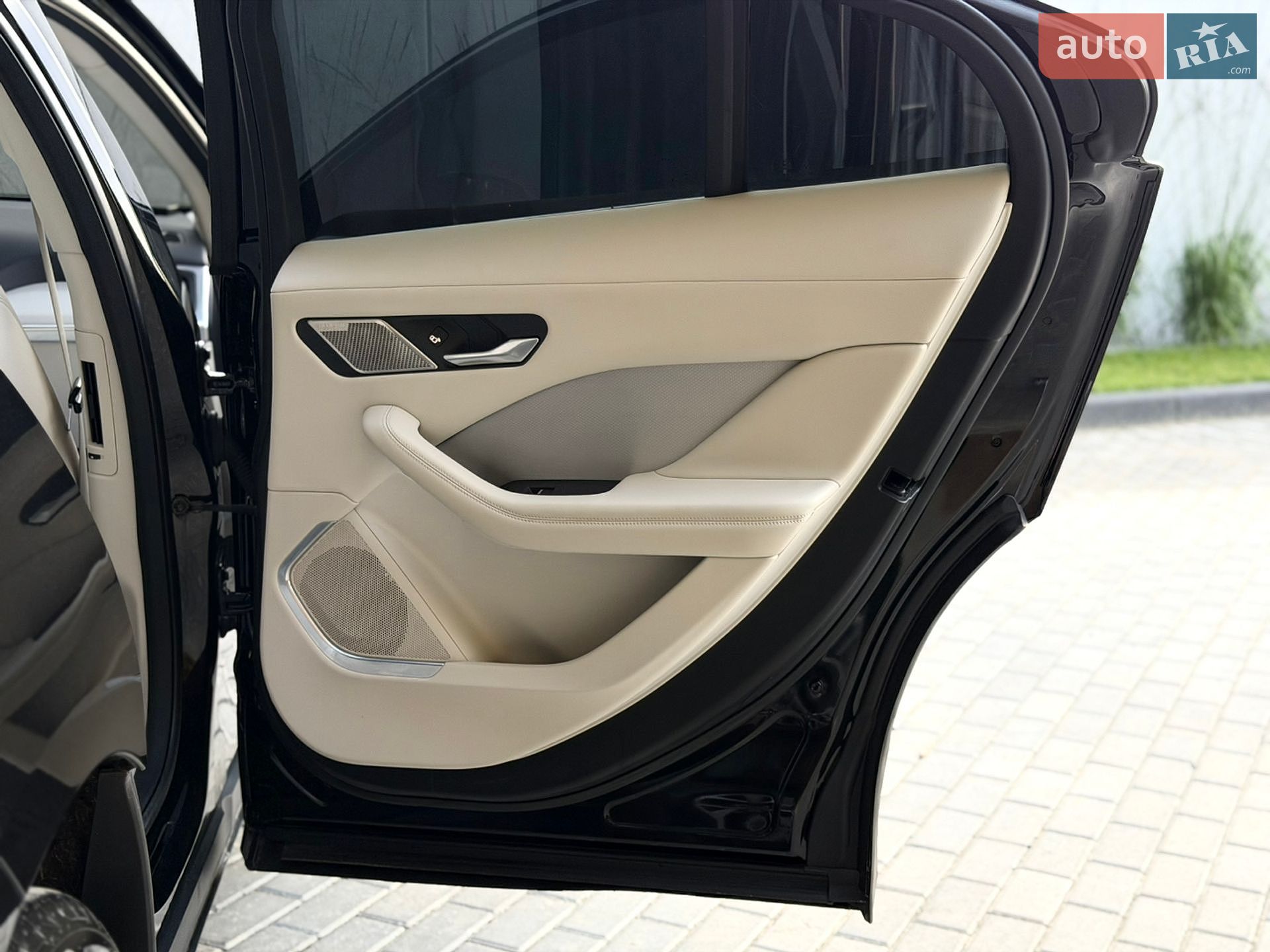 Jaguar I-Pace 2018 VIN SADHA2B15K1F63423 фото оголошення 22 з 71