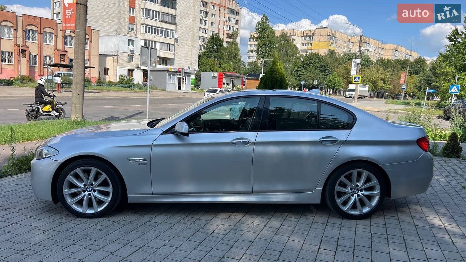 BMW 5 Series 2011 VIN WBAFU7C5XBC869962 фото оголошення 4 з 39