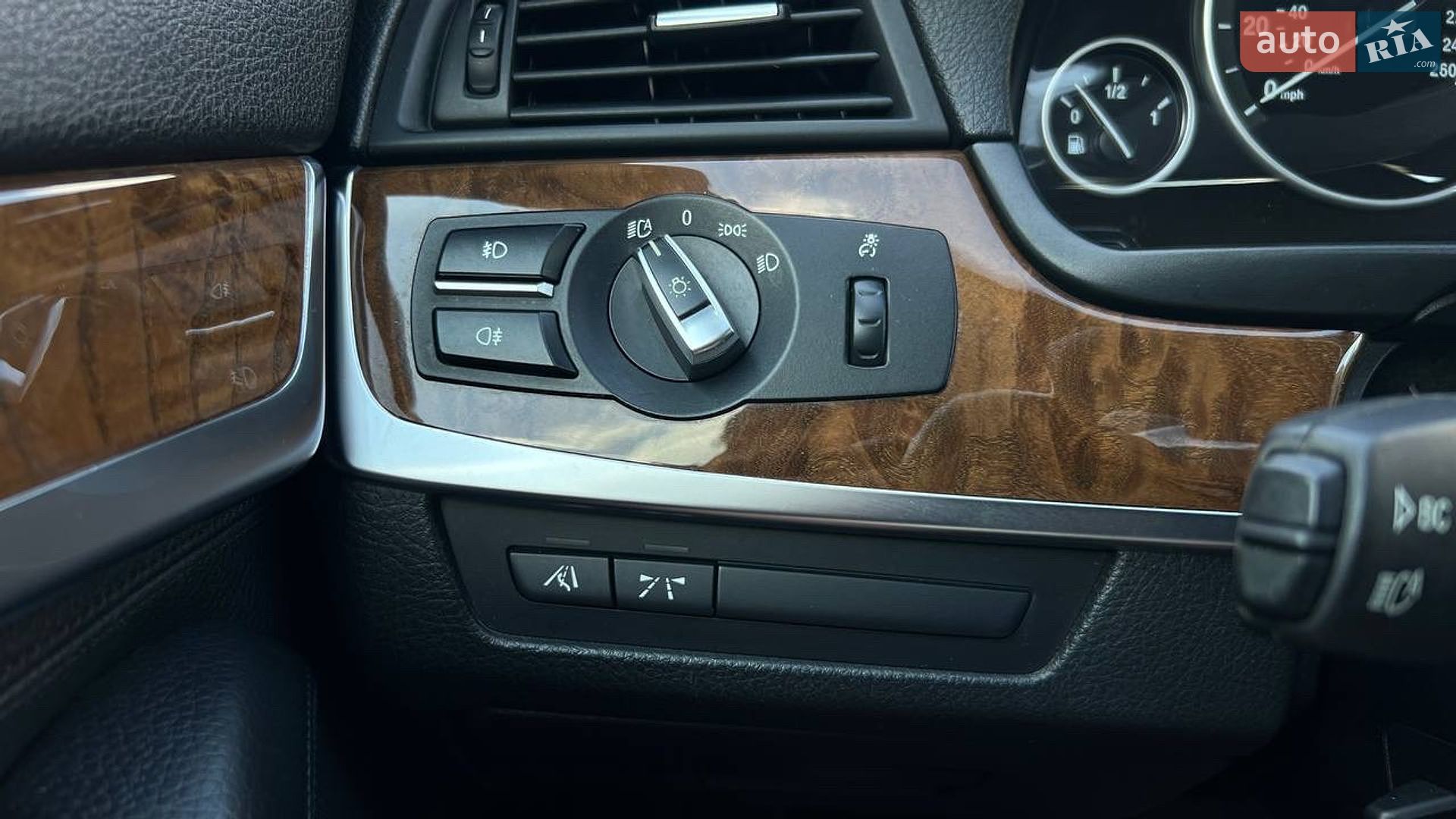 BMW 5 Series 2011 VIN WBAFU7C5XBC869962 фото оголошення 17 з 39