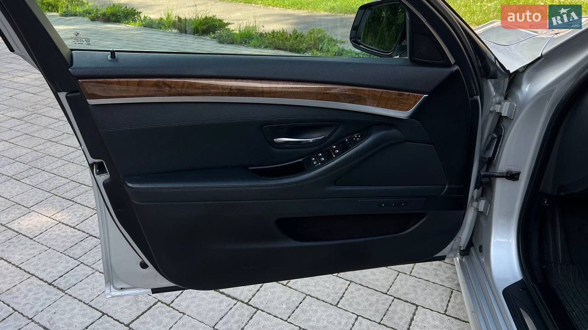 BMW 5 Series 2011 VIN WBAFU7C5XBC869962 фото оголошення 24 з 39