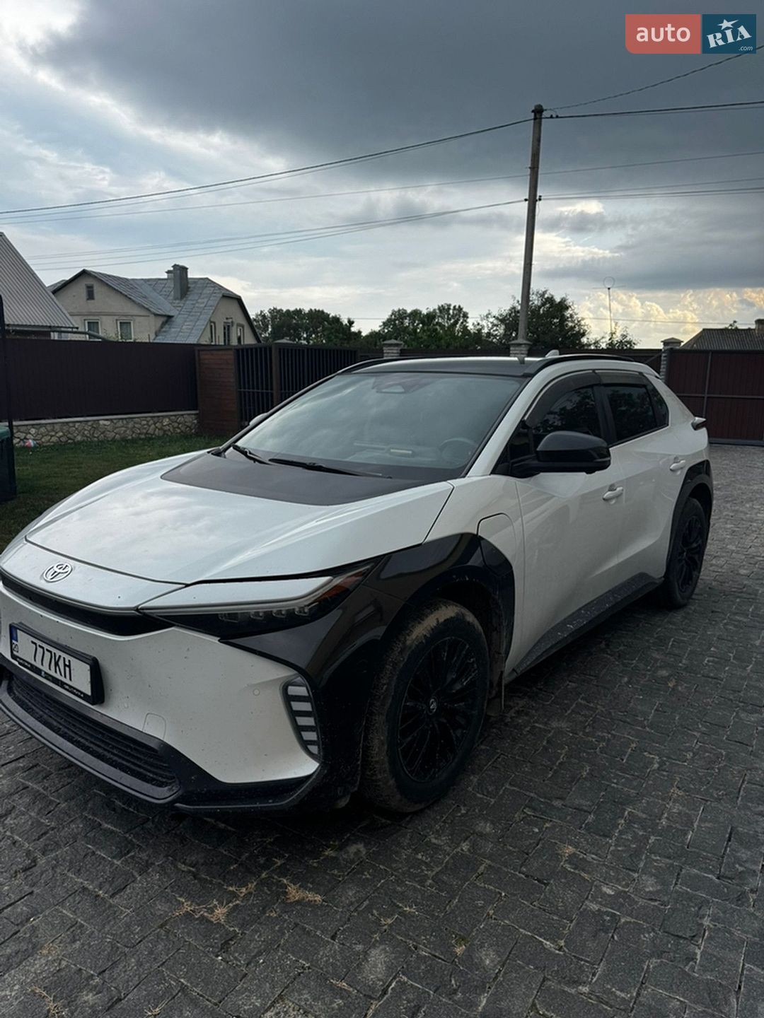Toyota bZ4X 2023 VIN LFMKP14T7P0006898 фото оголошення 2 з 14