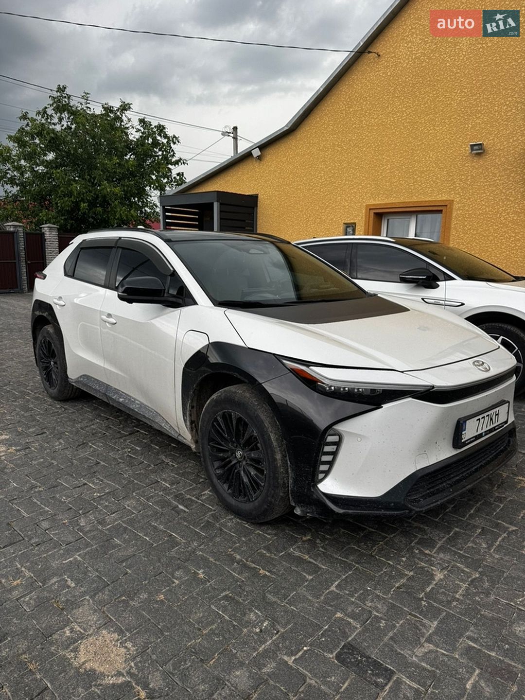 Toyota bZ4X 2023 VIN LFMKP14T7P0006898 фото оголошення 3 з 14