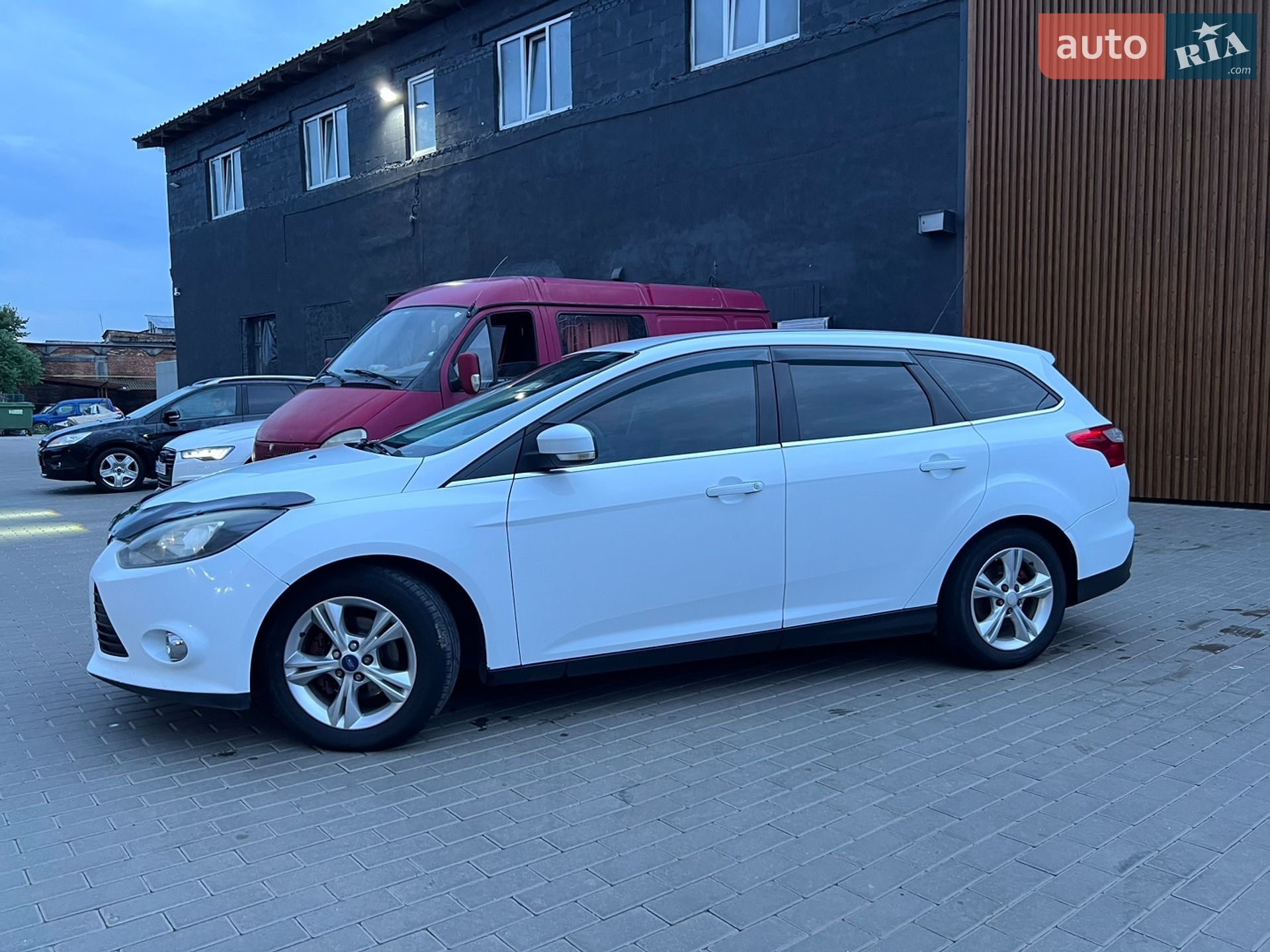 Ford Focus 2012 VIN WF0LXXGCBLCT29701 фото оголошення 4 з 19