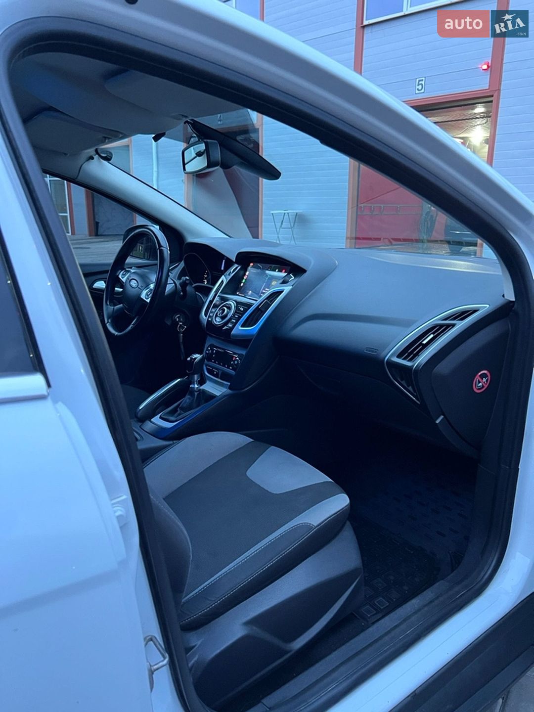 Ford Focus 2012 VIN WF0LXXGCBLCT29701 фото оголошення 8 з 19