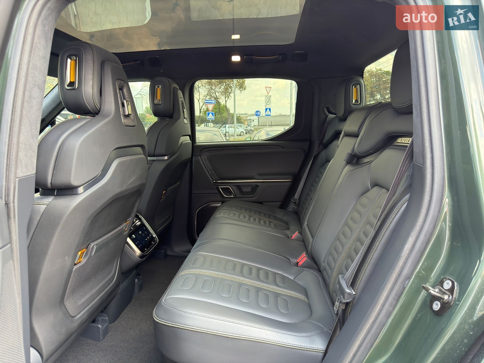 Rivian R1T 2022 VIN 7FCTGAAA2NN007669 фото оголошення 12 з 16