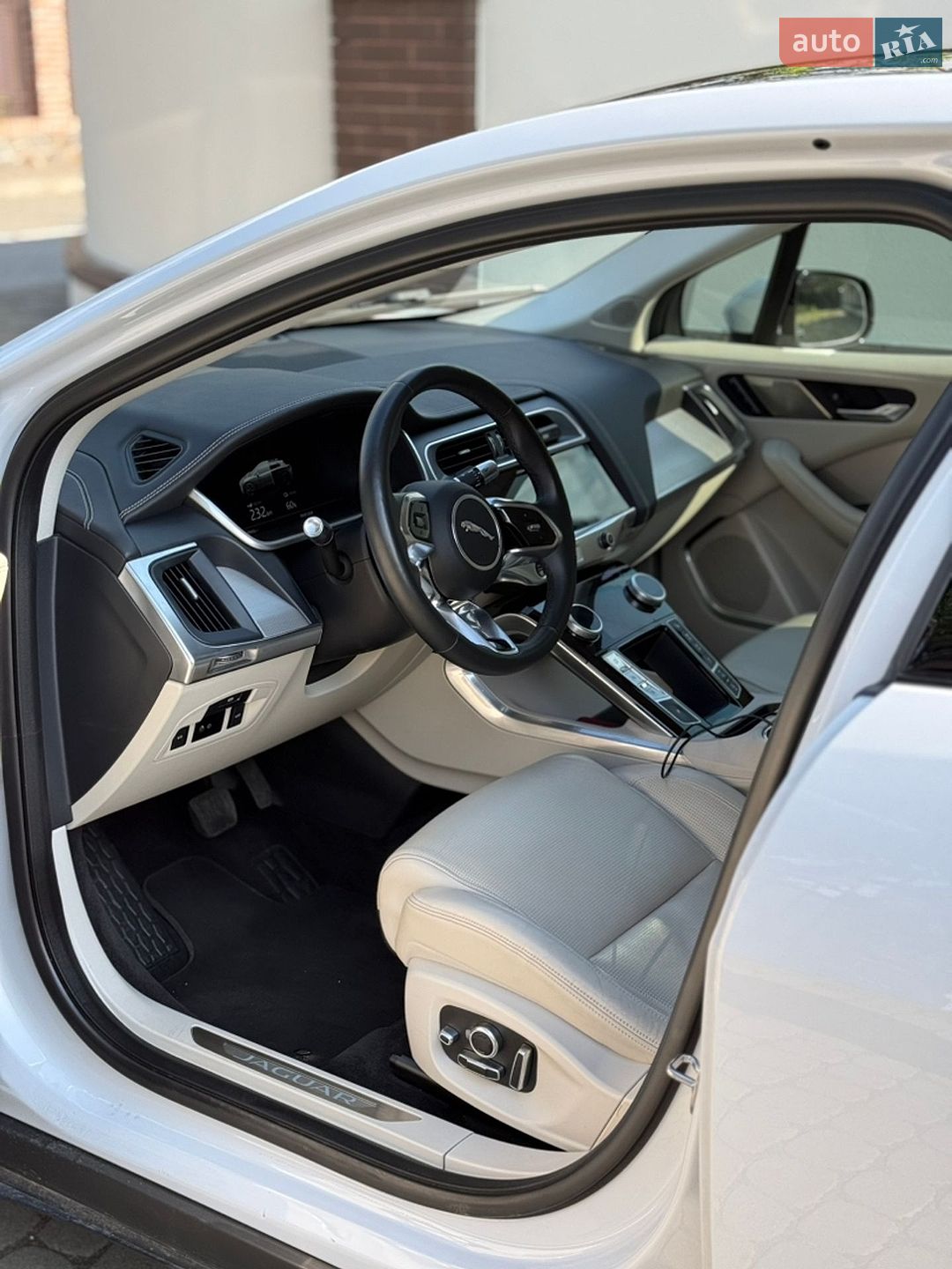 Jaguar I-Pace 2019 VIN SADHA2B10L1F84617 фото оголошення 11 з 19