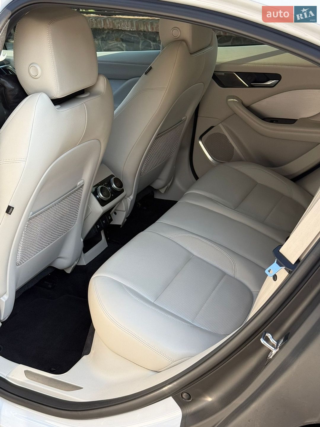 Jaguar I-Pace 2019 VIN SADHA2B10L1F84617 фото оголошення 12 з 19